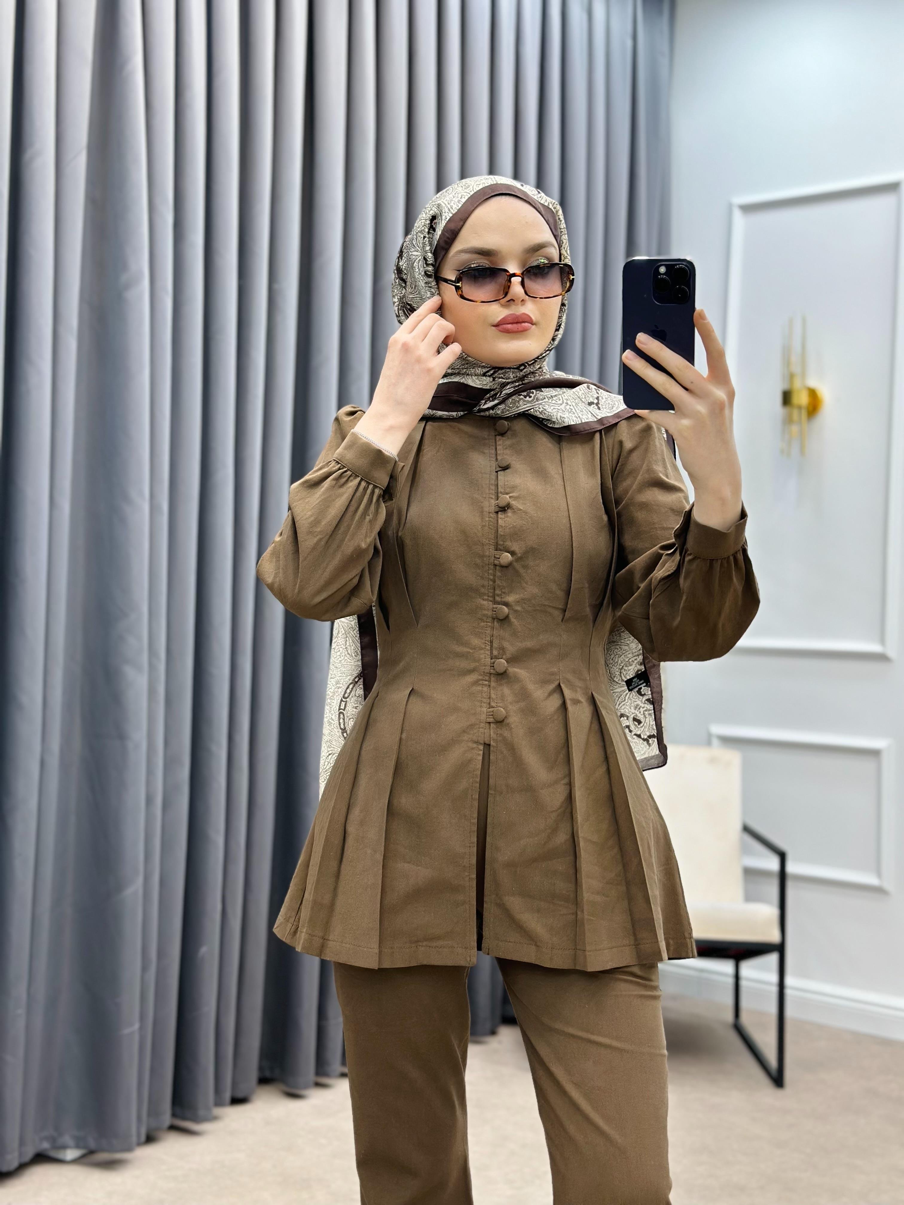 AKEL DÜĞMELİ KETEN TAKIM KAHVE