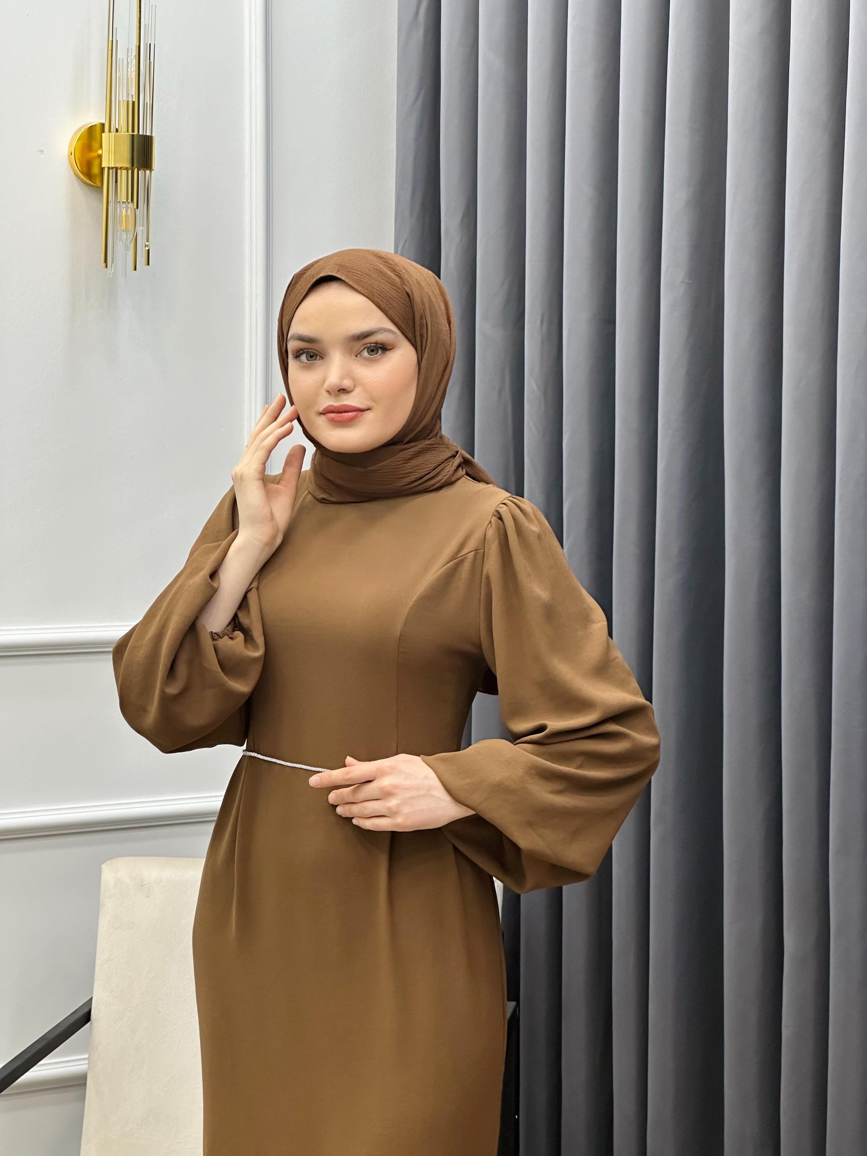 BELİ TAŞLI BALON KOL ELBİSE AÇIK KAHVE