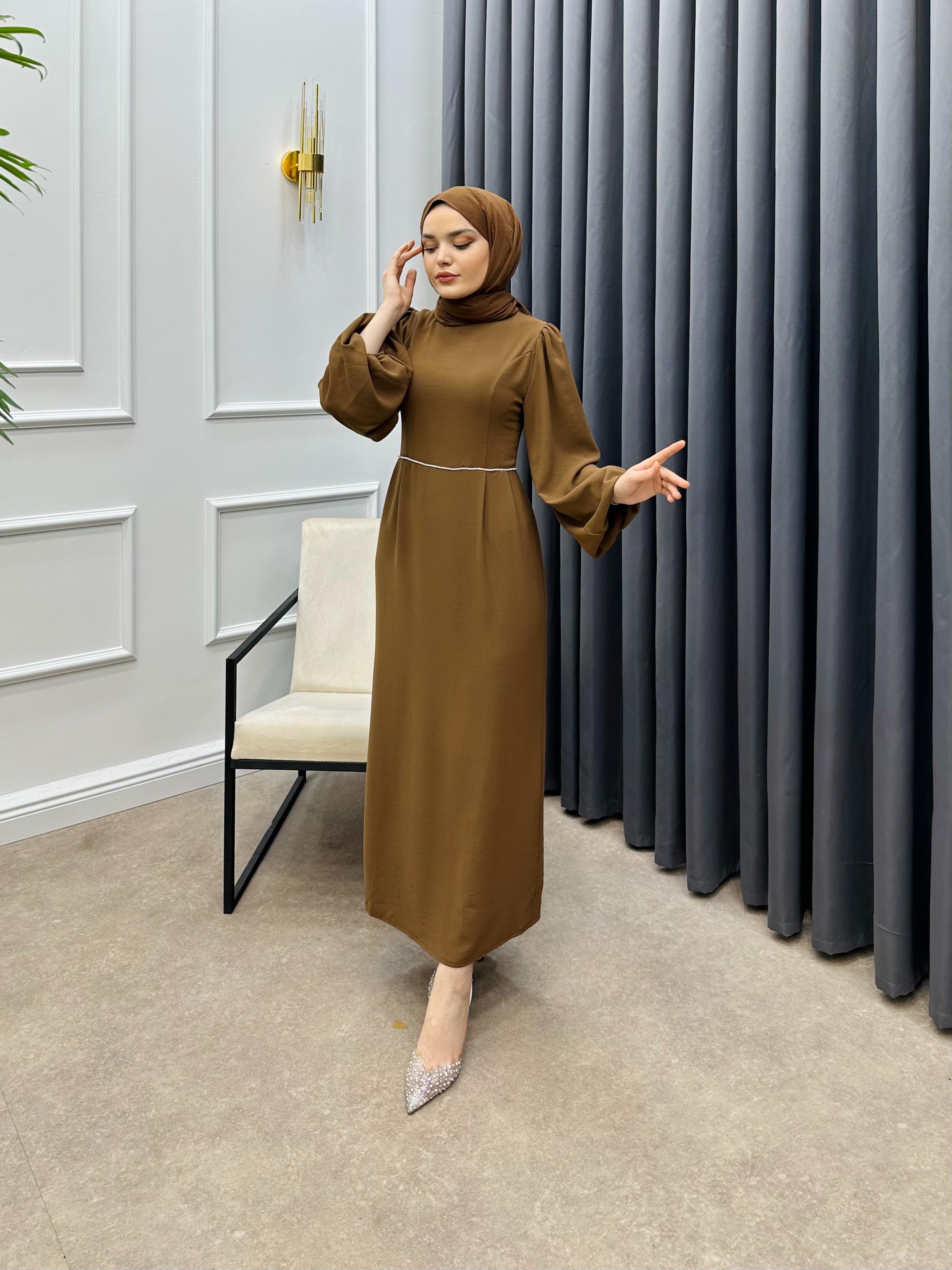 BELİ TAŞLI BALON KOL ELBİSE AÇIK KAHVE