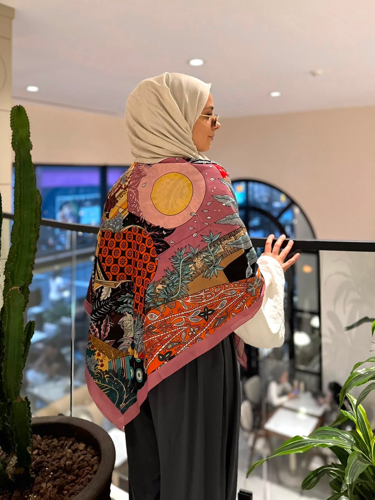 BEZEN ETNİK DESEN OMUZ ŞALI GÜL KURUSU