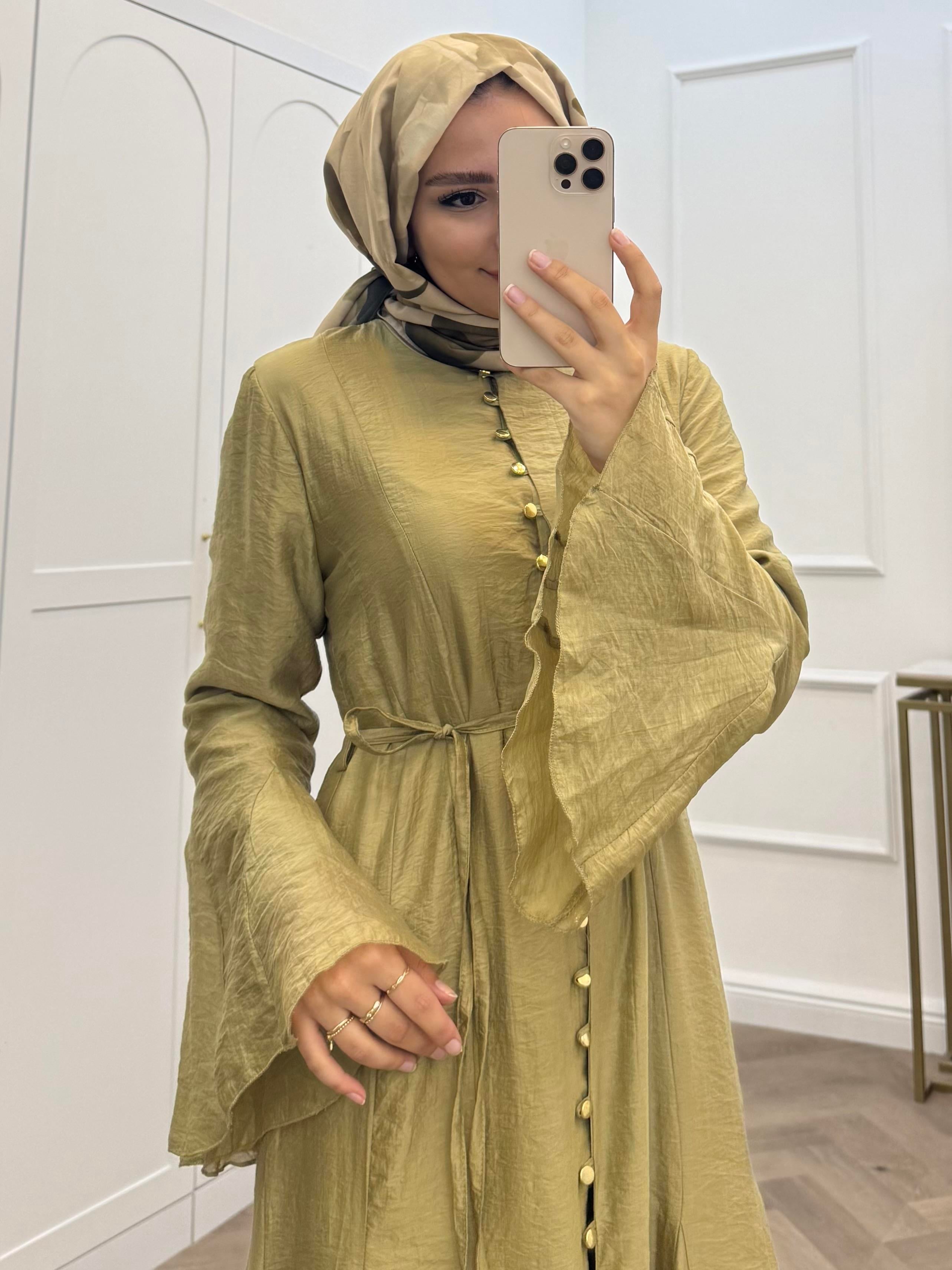BOYDAN GOLD DÜĞMELİ ŞİFON ELBİSE YAĞ YEŞİLİİ