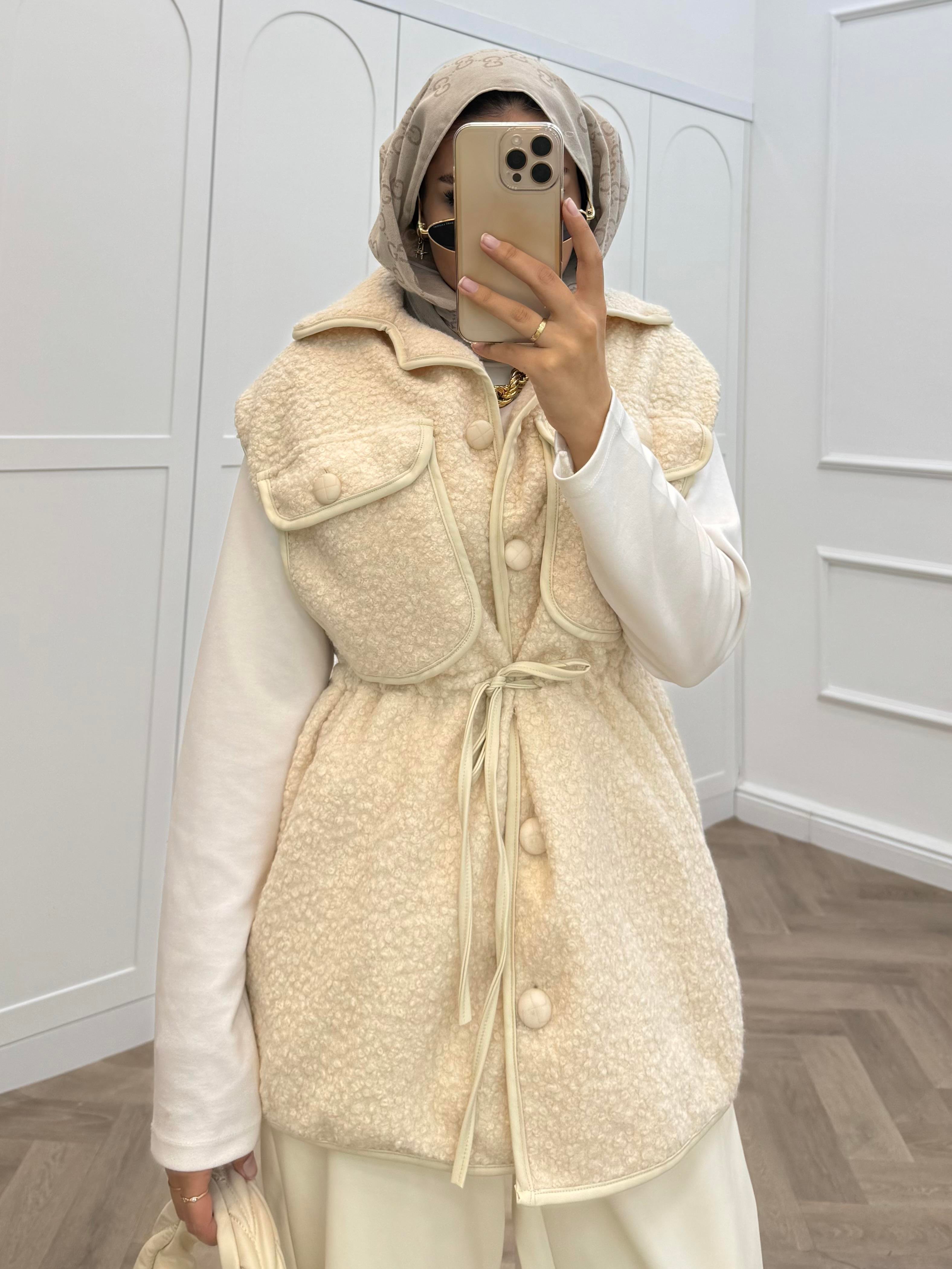 CEPLİ YÜN YELEK BEJ