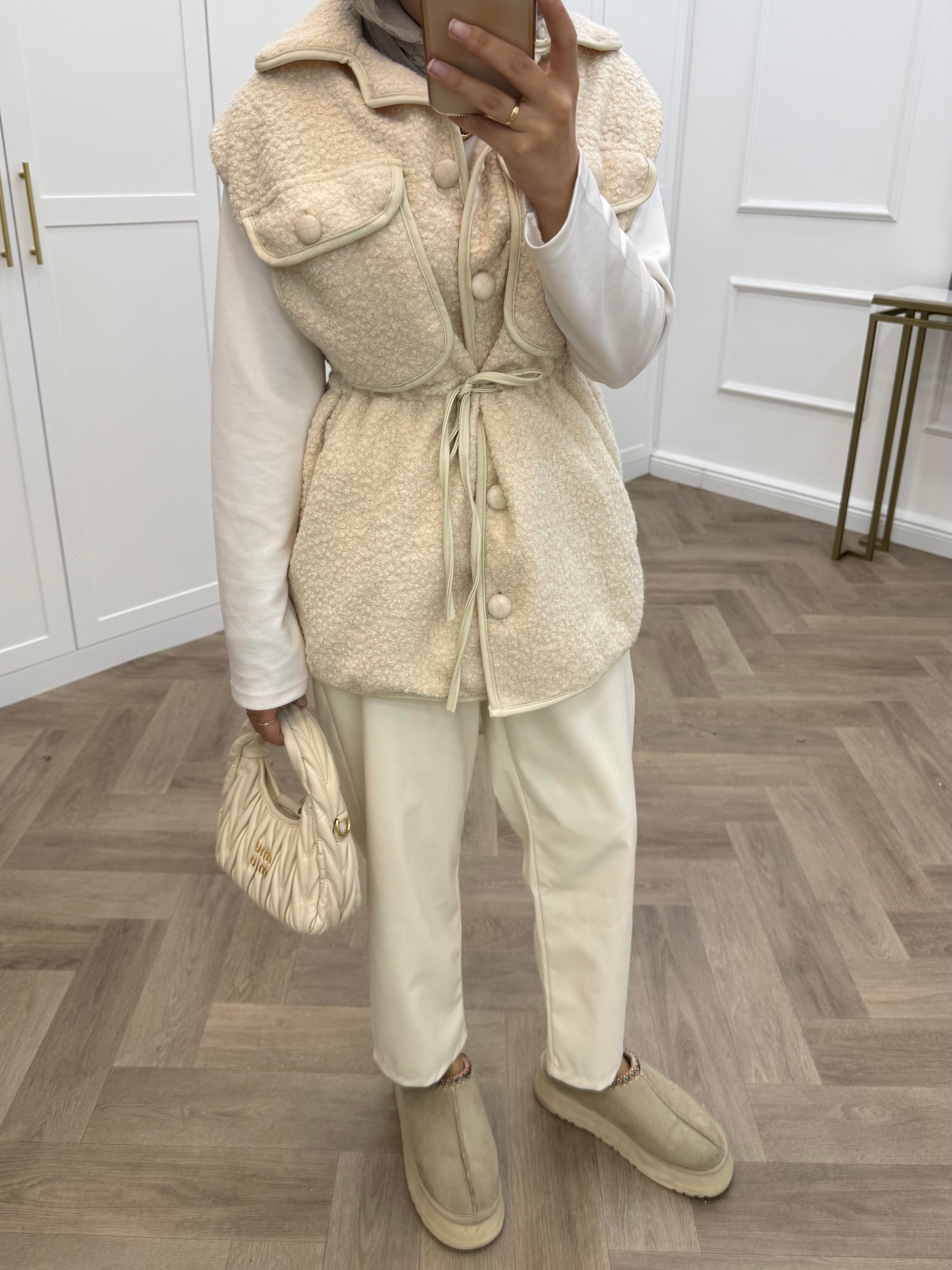 CEPLİ YÜN YELEK BEJ