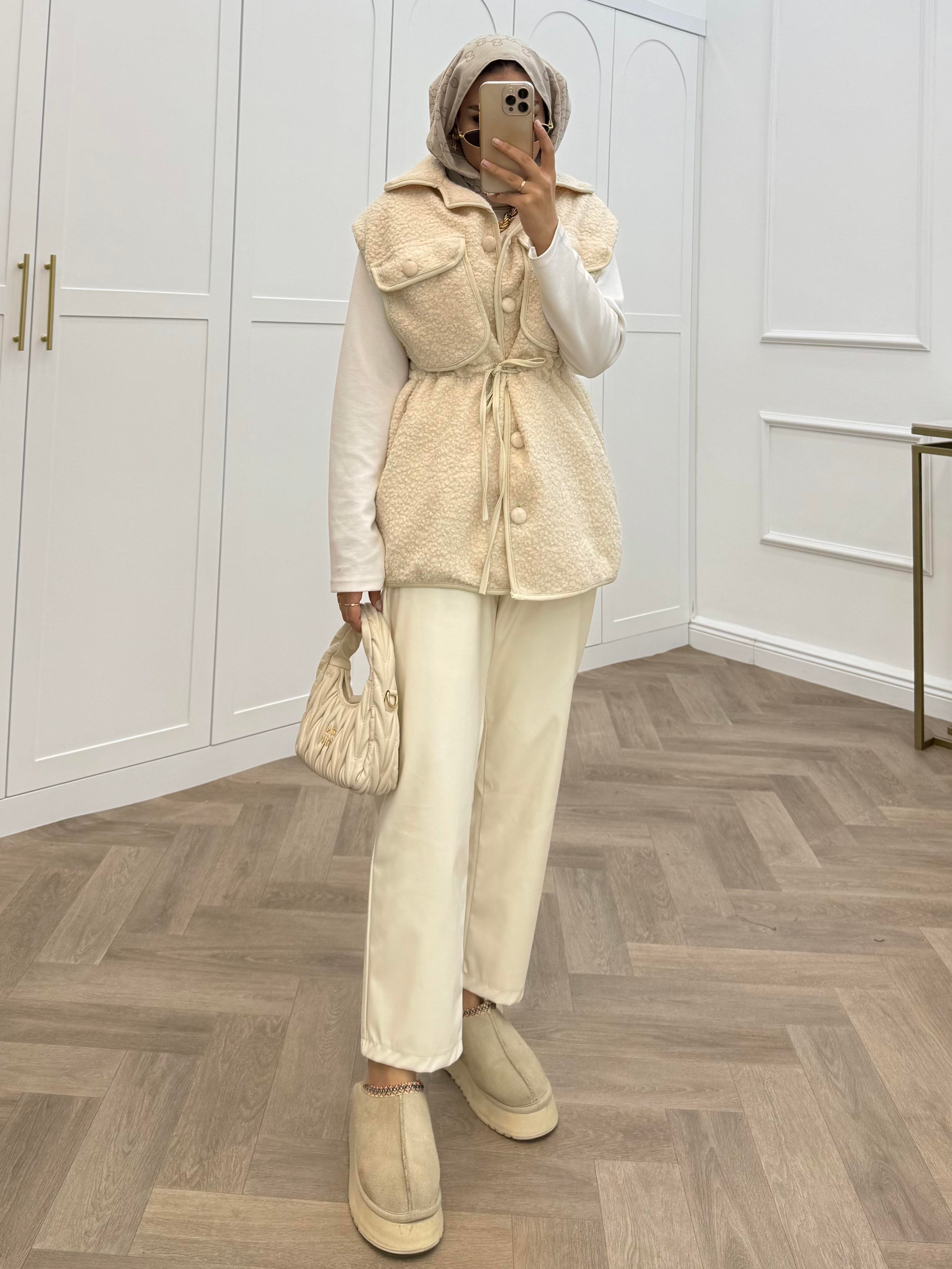 CEPLİ YÜN YELEK BEJ