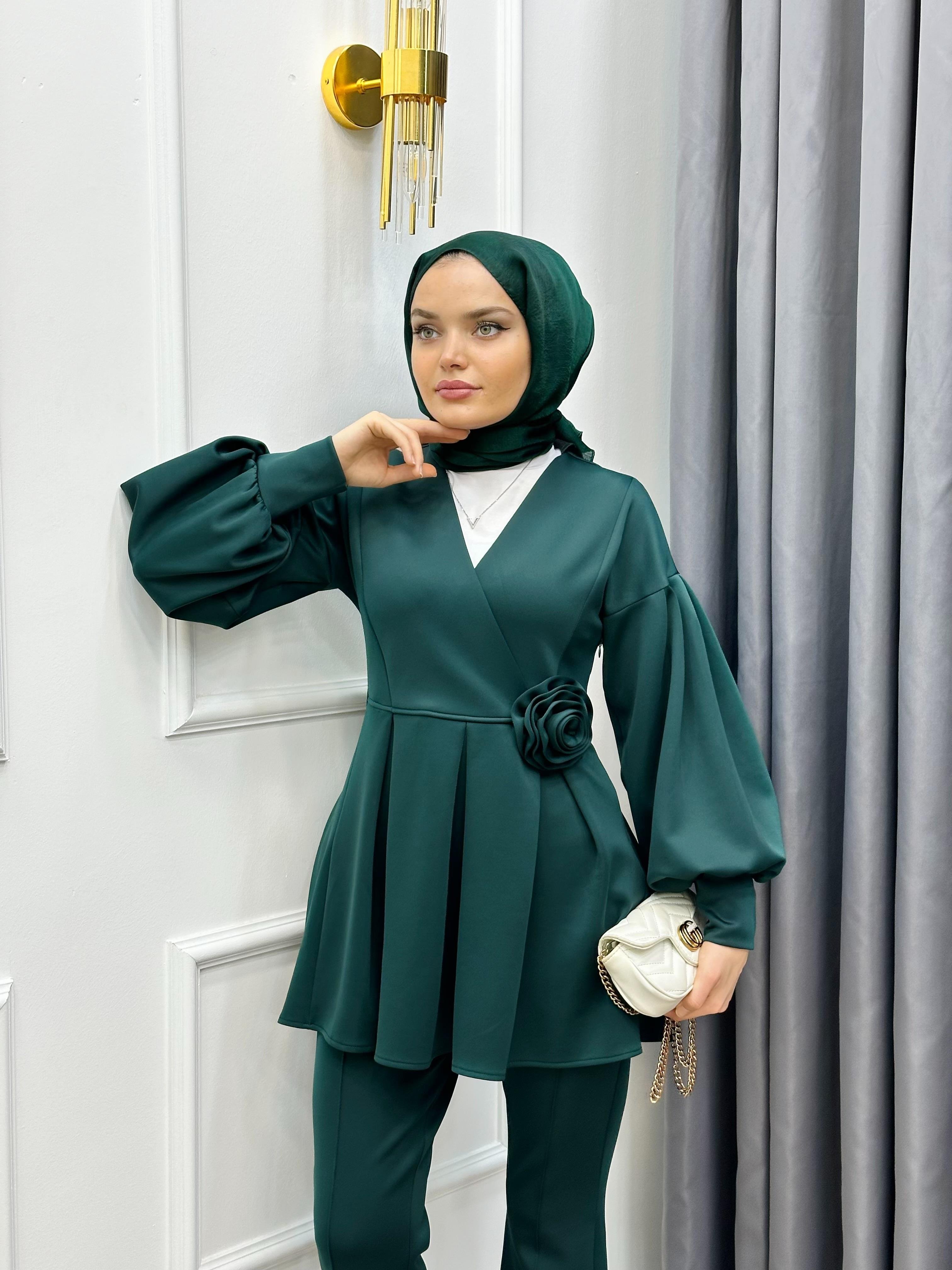 ÇİÇEK AKSESUAR DETAYLI SCUBA TAKIM ZÜMRÜT