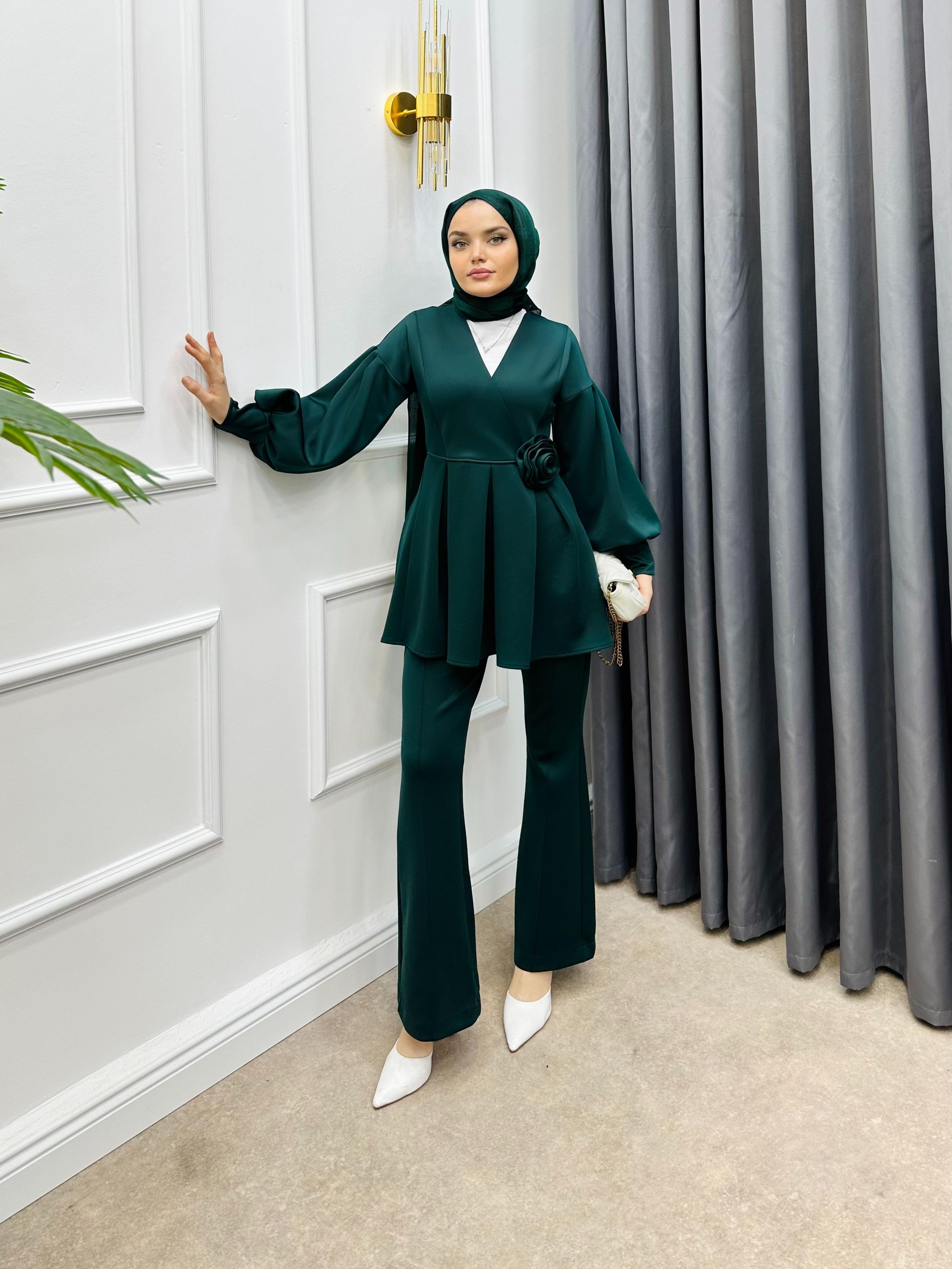 ÇİÇEK AKSESUAR DETAYLI SCUBA TAKIM ZÜMRÜT