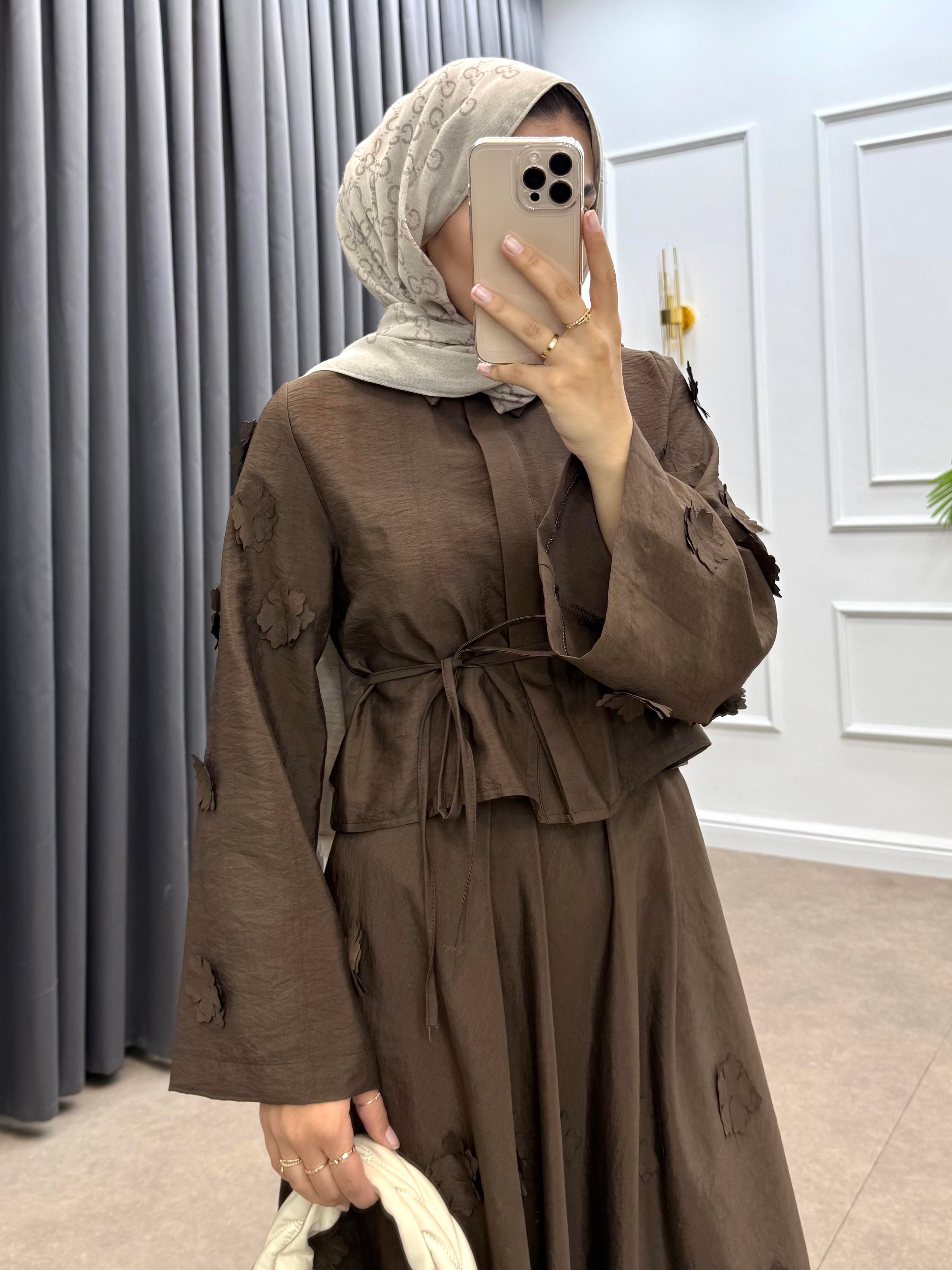 ÇİÇEK DETAYLI ETEKLİ TAKIM KAHVE