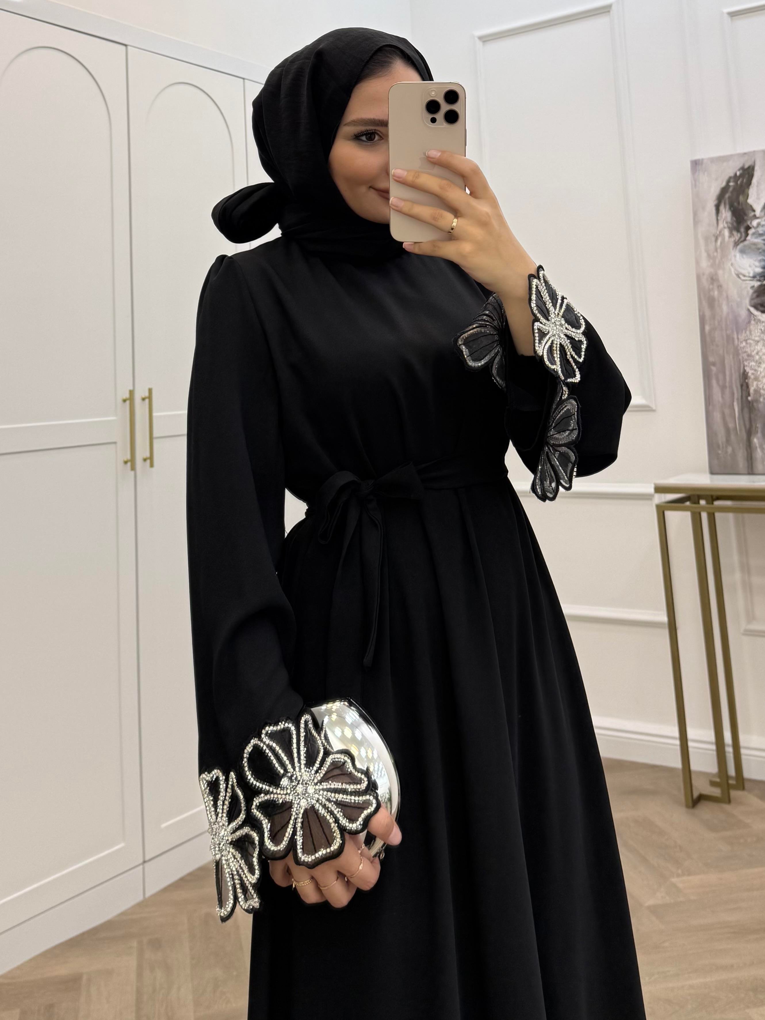 ÇİÇEK TAŞ İŞLEMELİ KREP ELBİSE SİYAH