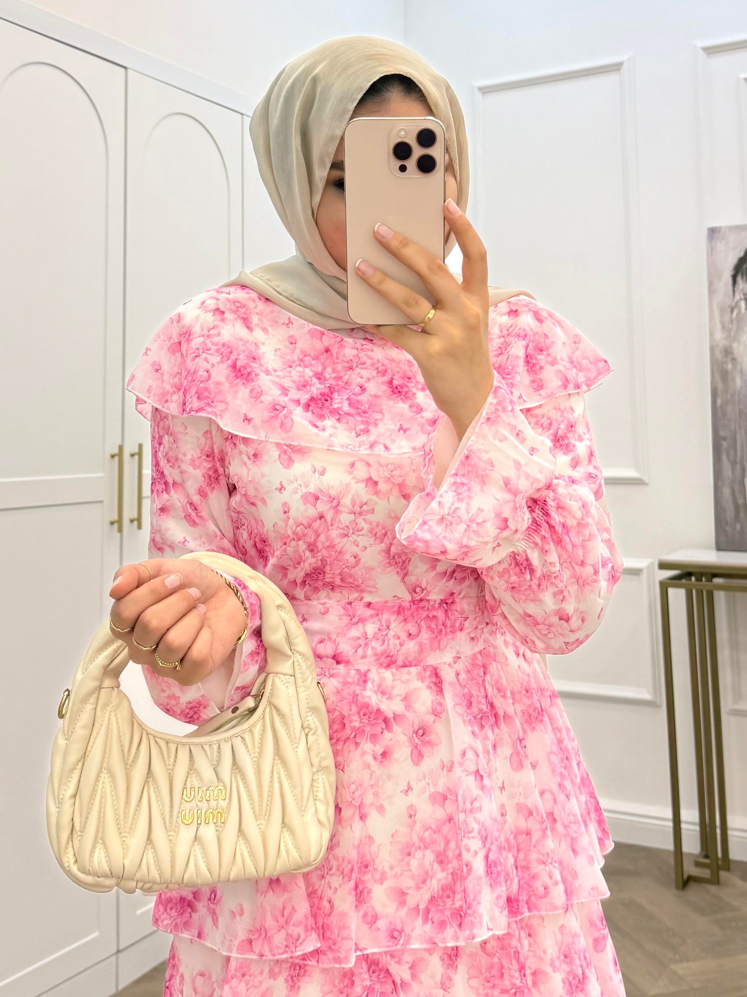 ÇİÇEKLİ KATLI ŞİFON ELBİSE PEMBE