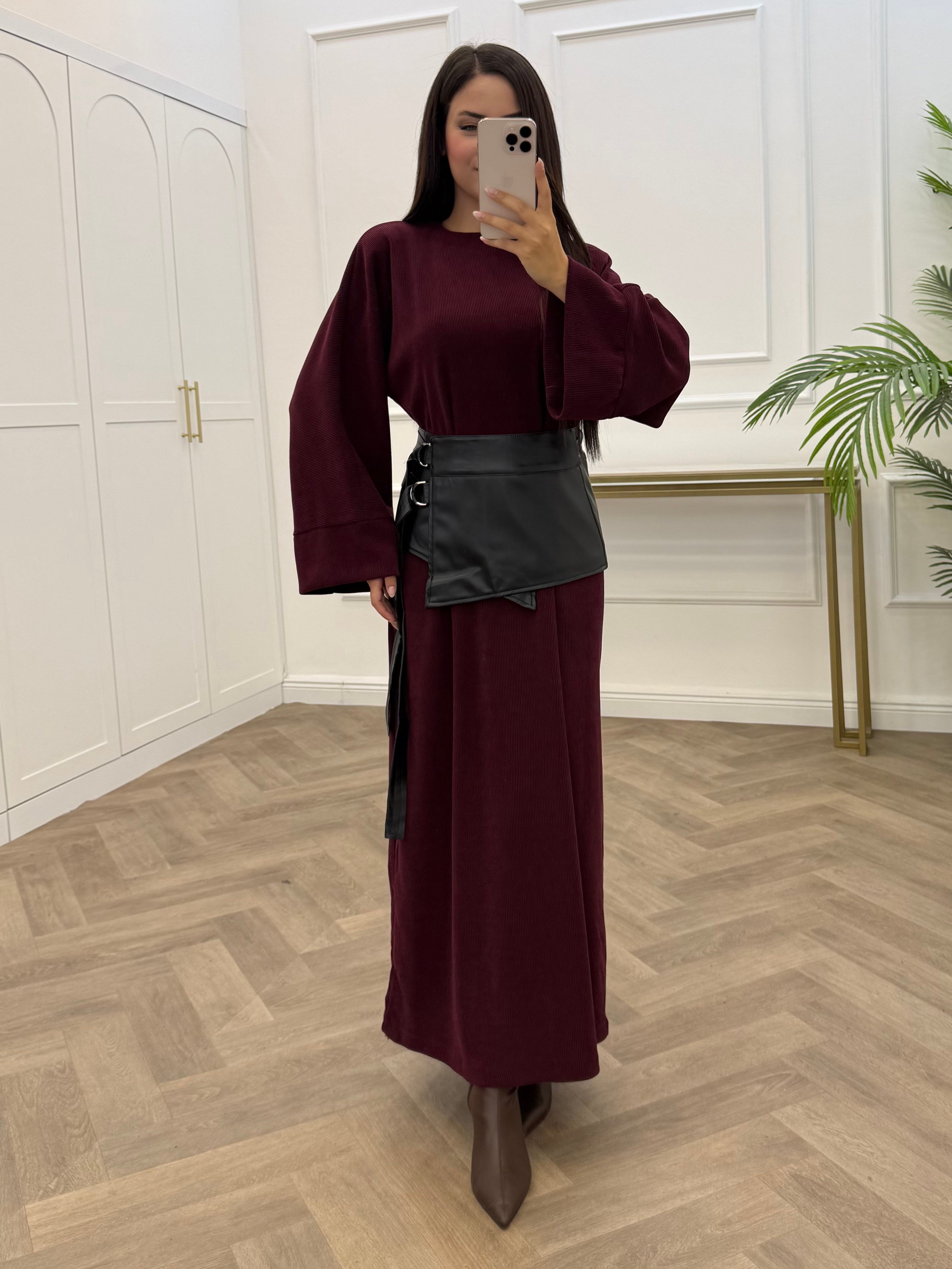 DERİ KEMERLİ FİTİLLİ ELBİSE BORDO