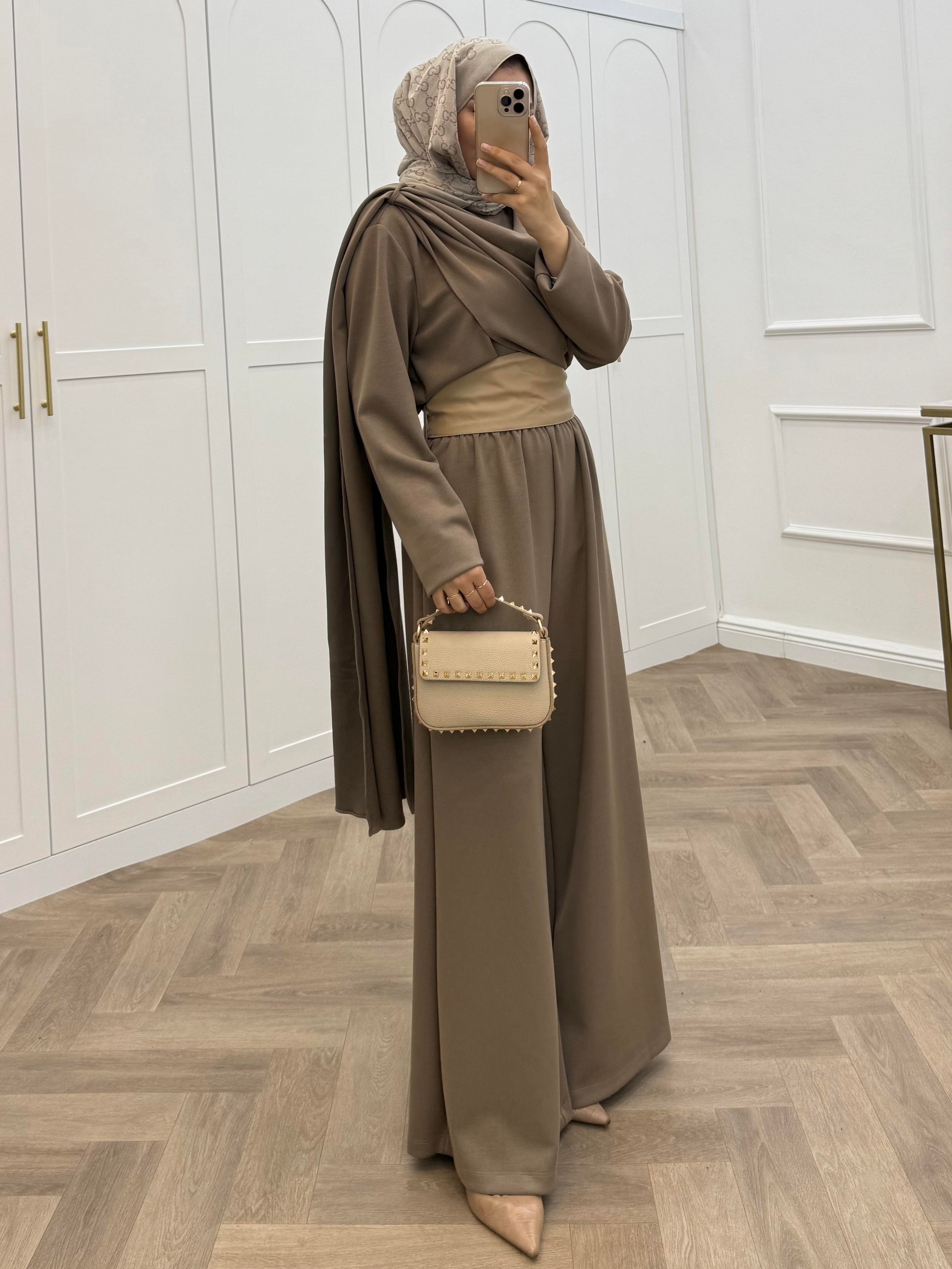 DERİ KEMERLİ PANTOLONLU TAKIM VİZON