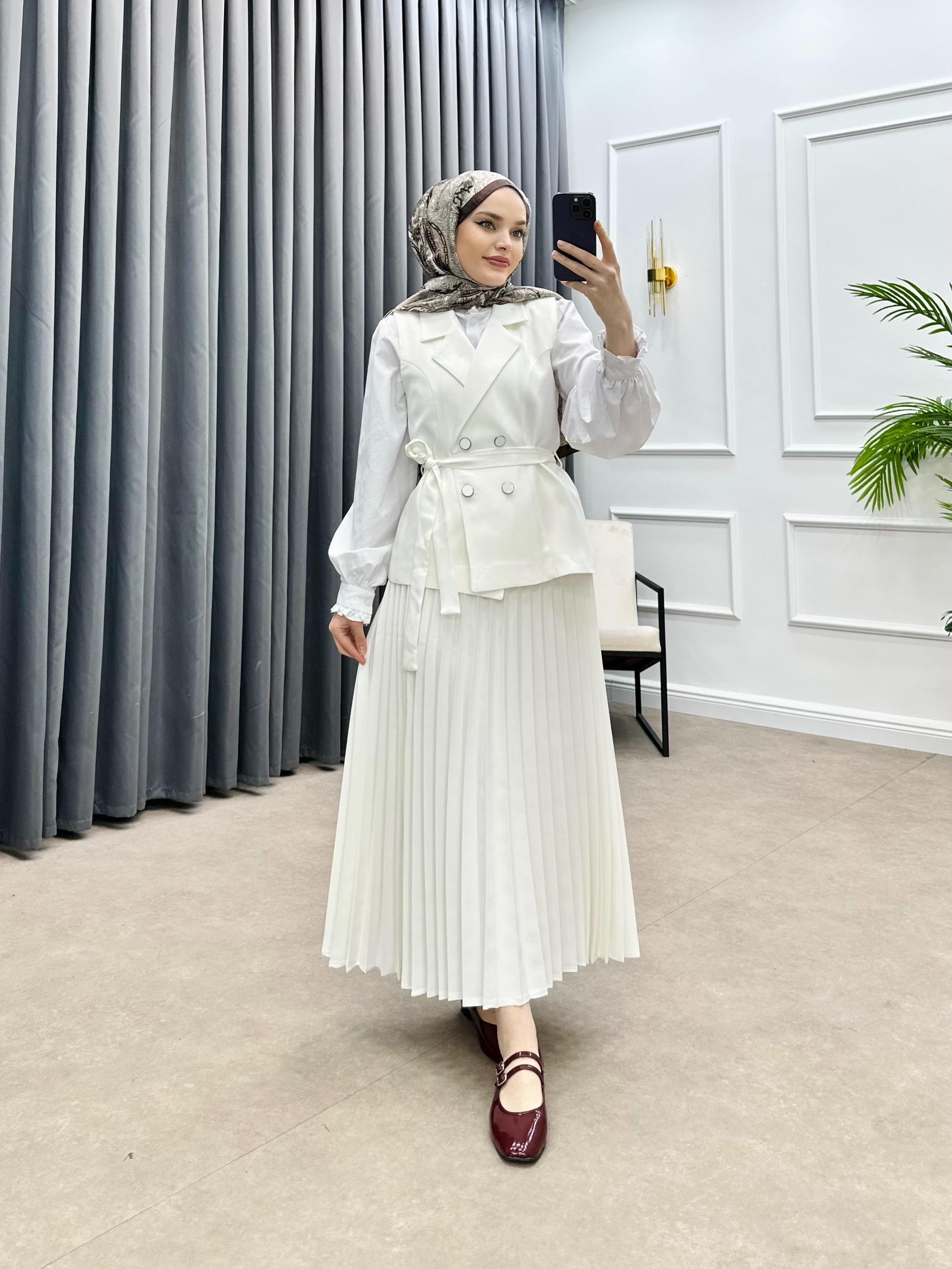 DÖRT DÜĞMELİ YELEKLİ ETEKLİ TAKIM BEYAZ