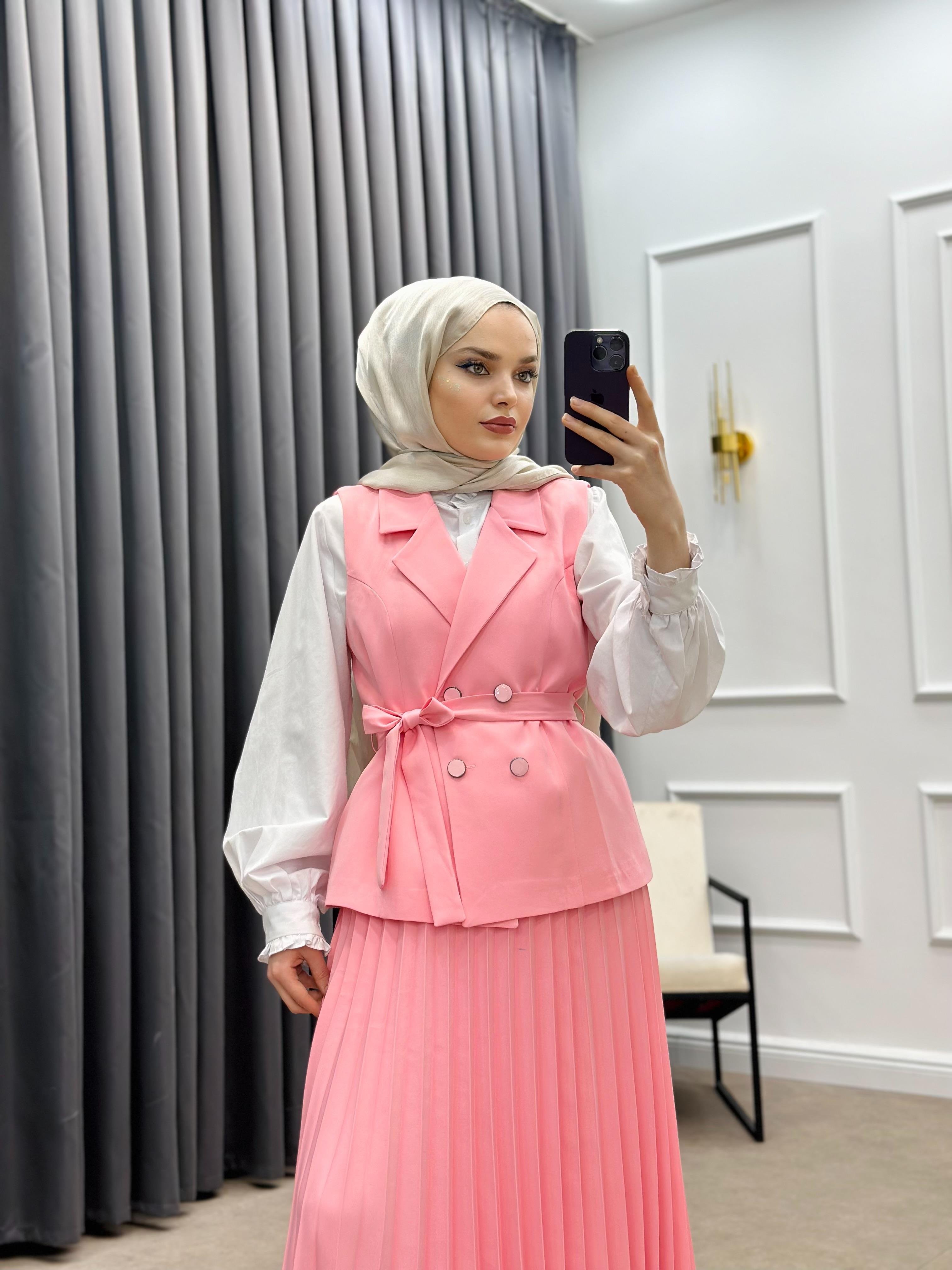 DÖRT DÜĞMELİ YELEKLİ ETEKLİ TAKIM PEMBE