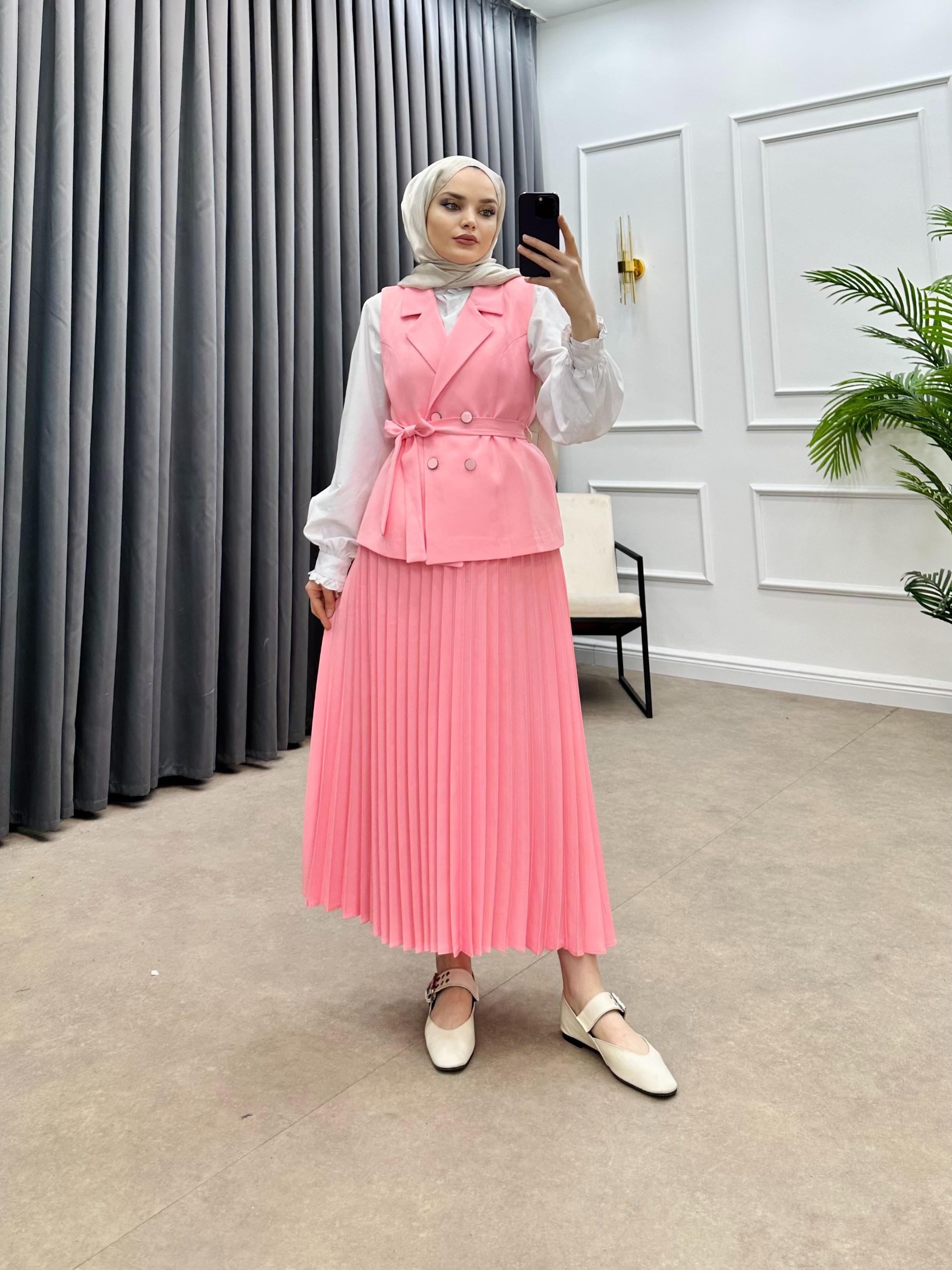 DÖRT DÜĞMELİ YELEKLİ ETEKLİ TAKIM PEMBE