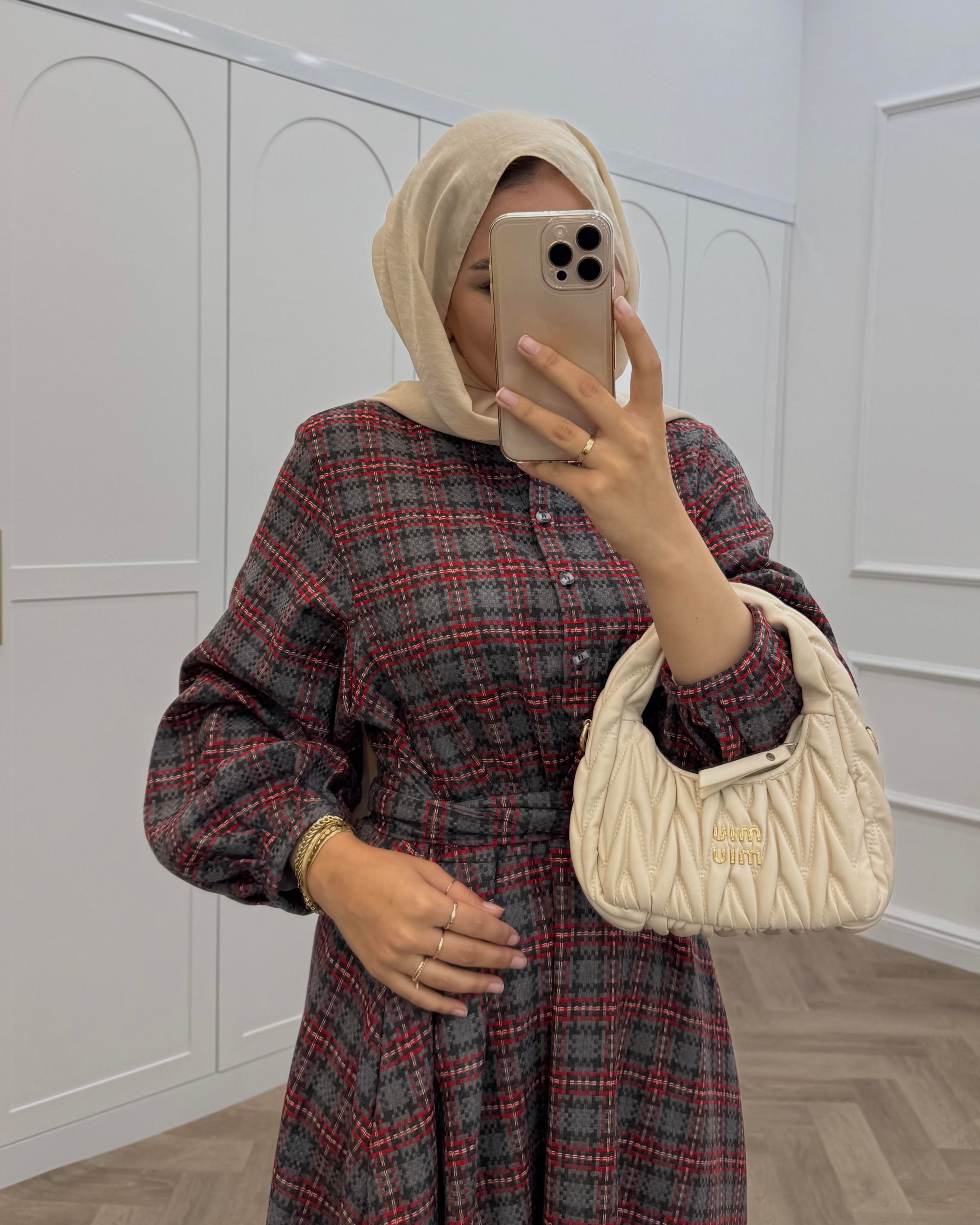 EKOSE DESENLİ BELDEN BAĞLAMALI ELBİSE KIRMIZI