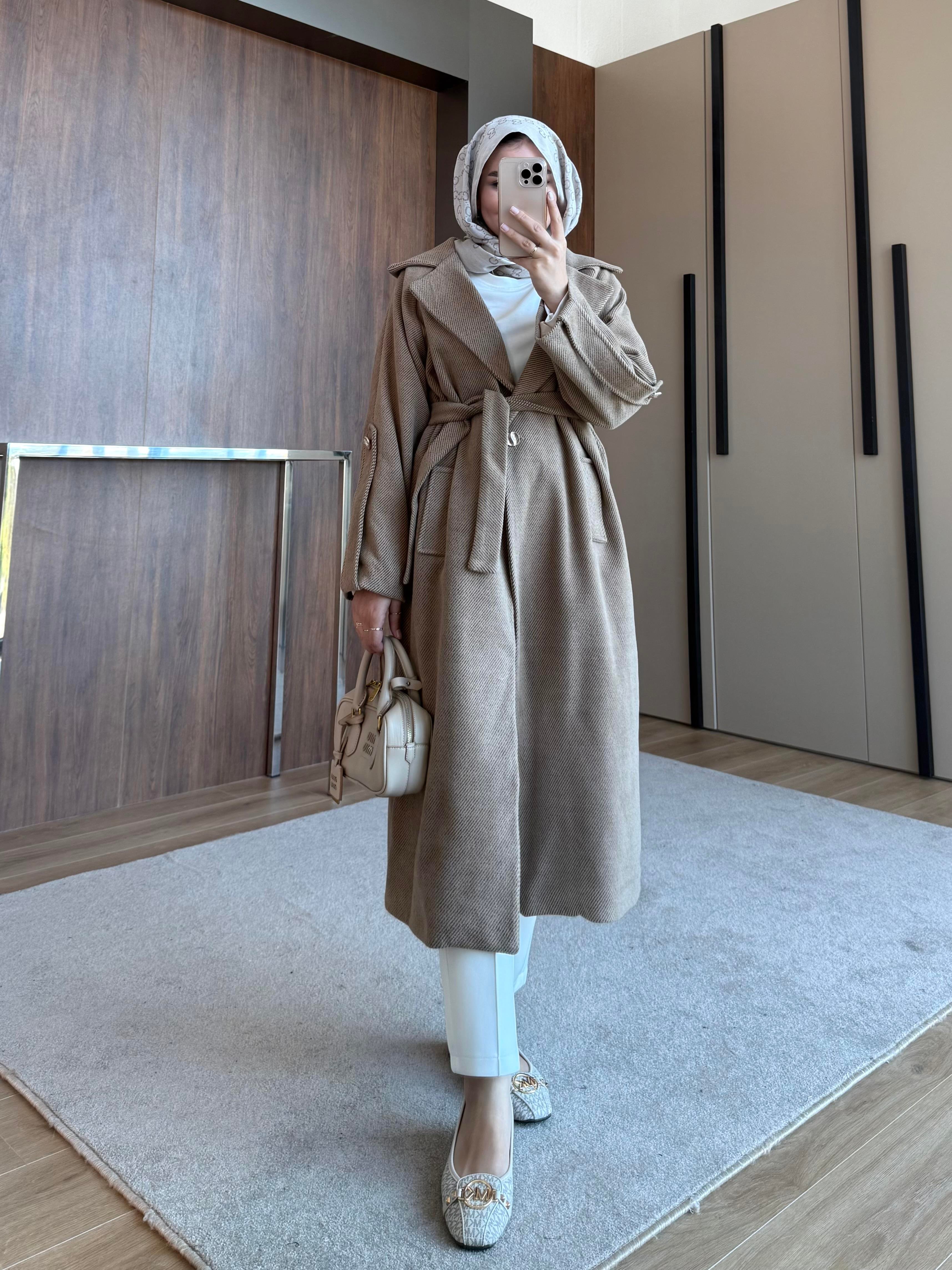 GOLD DÜĞME DETAYLI KABAN SÜTLÜ KAHVE