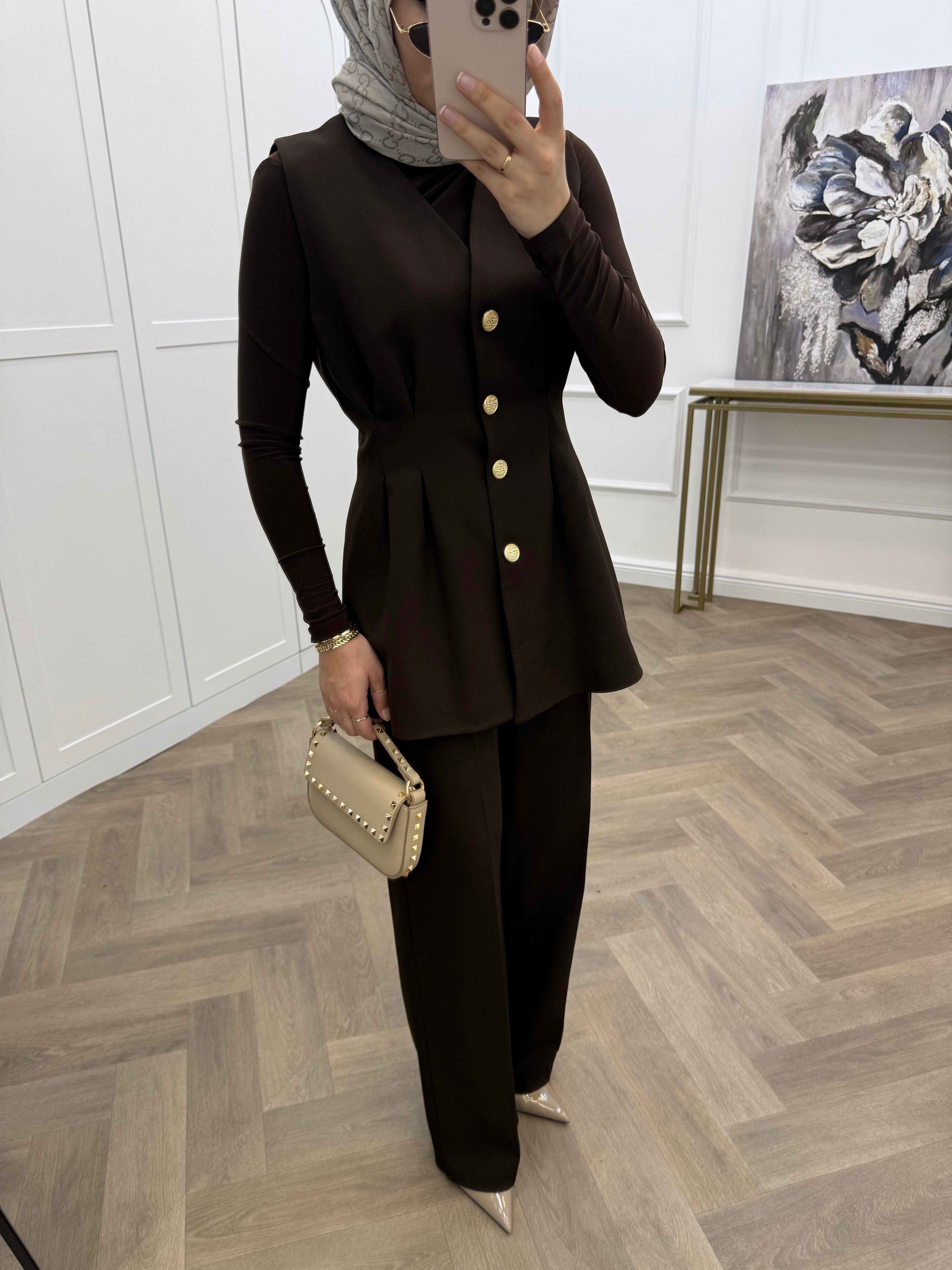 GOLD DÜĞMELİ BASİC YELEKLİ TAKIM ACI KAHVE