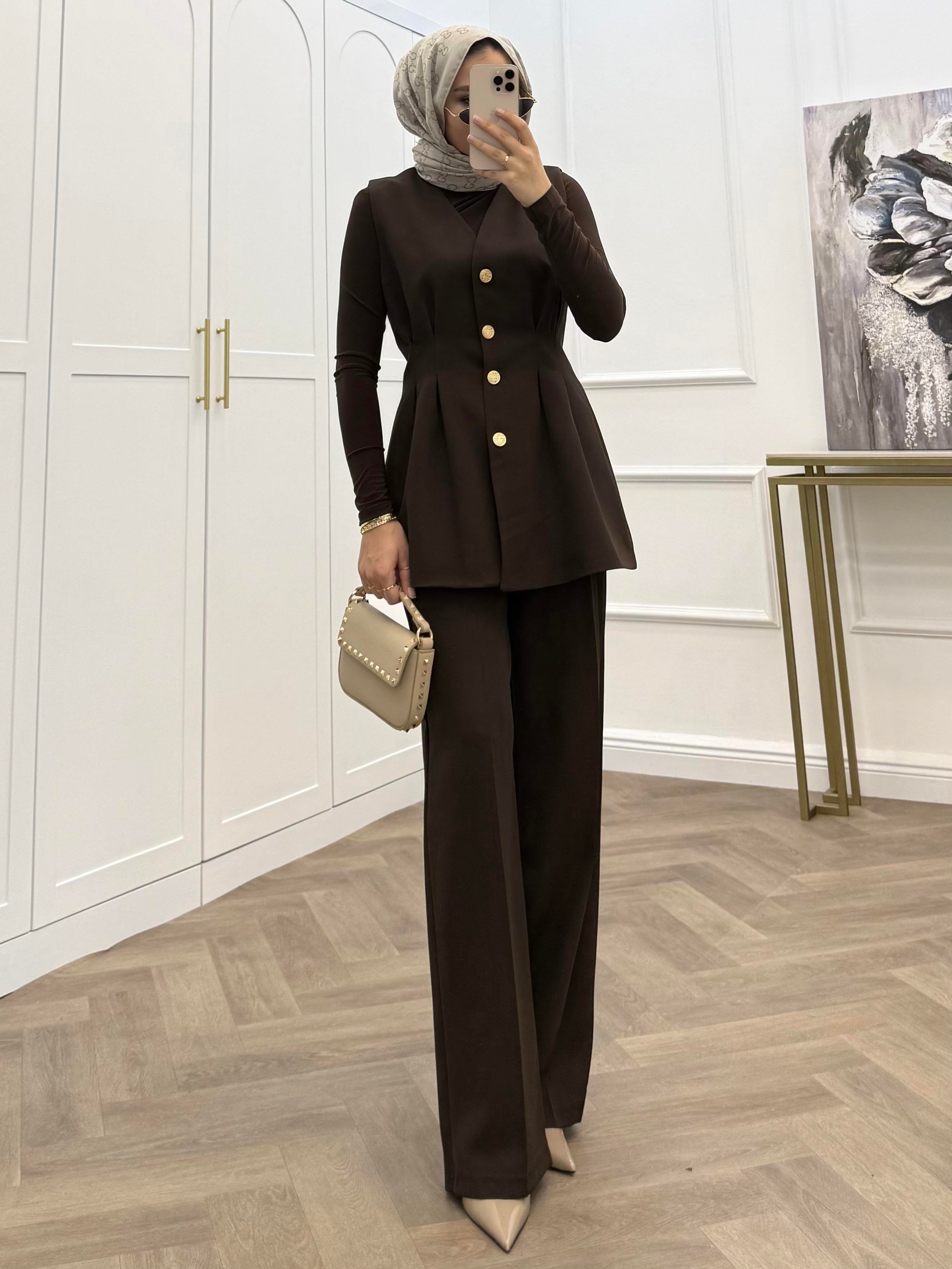 GOLD DÜĞMELİ BASİC YELEKLİ TAKIM ACI KAHVE