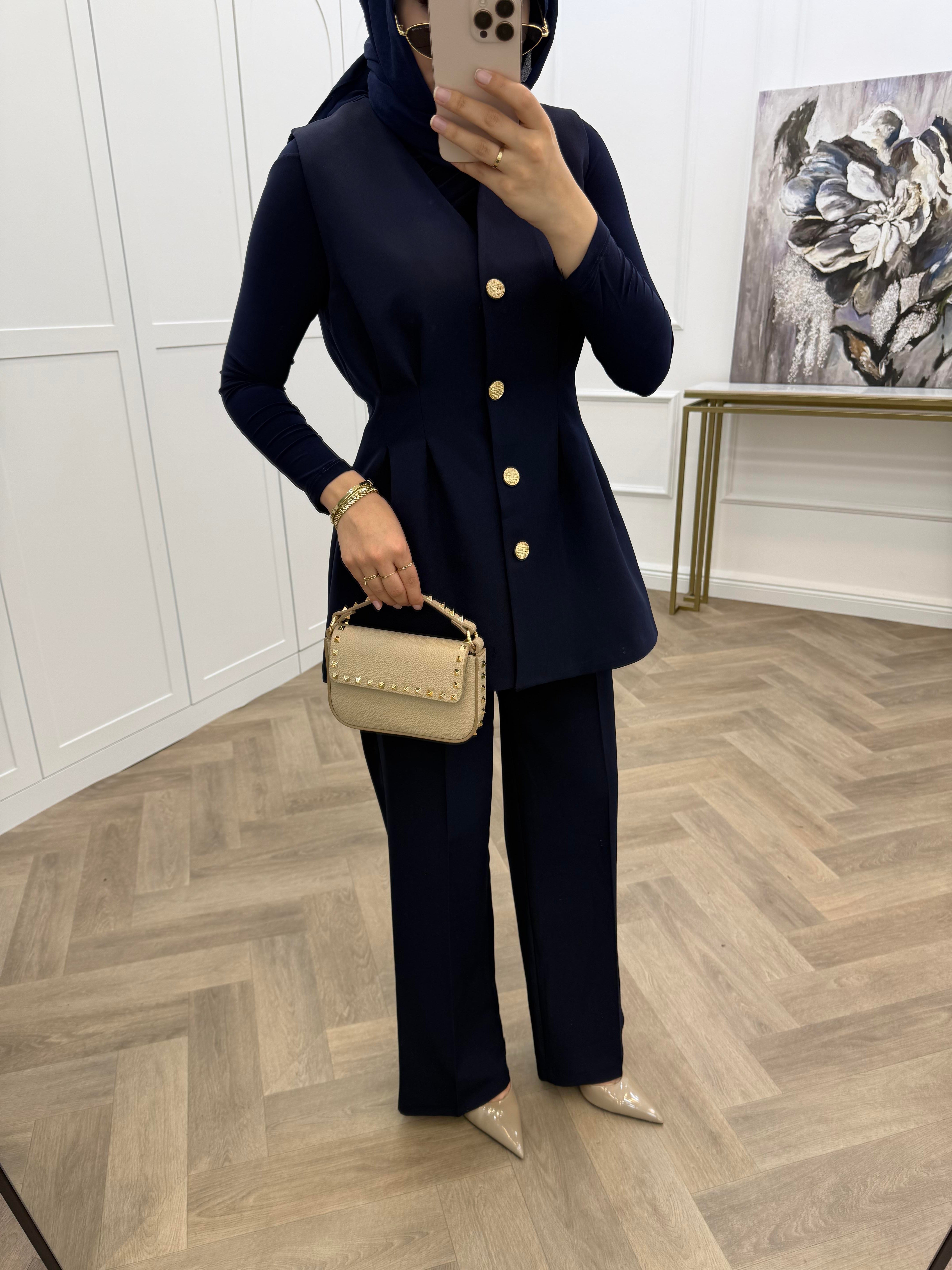 GOLD DÜĞMELİ BASİC YELEKLİ TAKIM LACİVERT