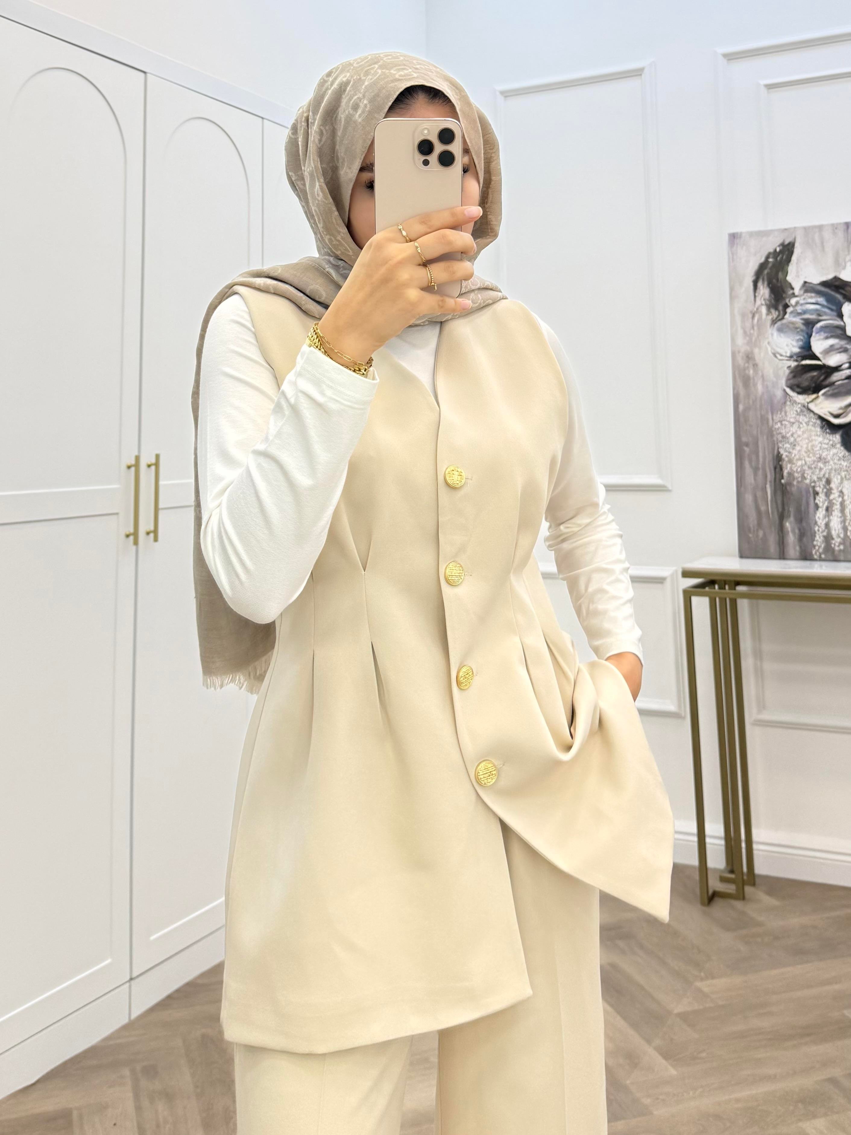 GOLD DÜĞMELİ BASİC YELEKLİ TAKIM TAŞ