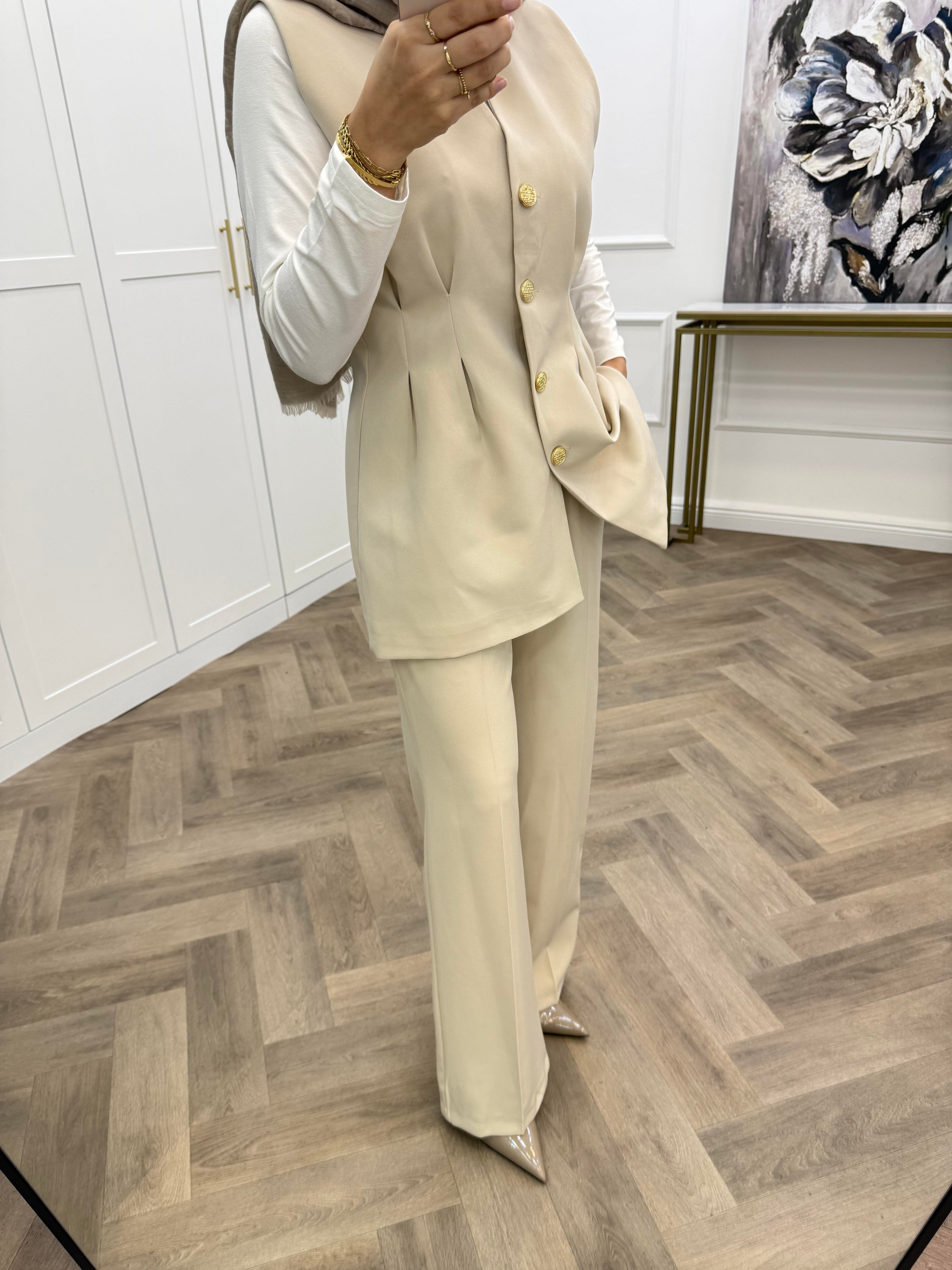 GOLD DÜĞMELİ BASİC YELEKLİ TAKIM TAŞ