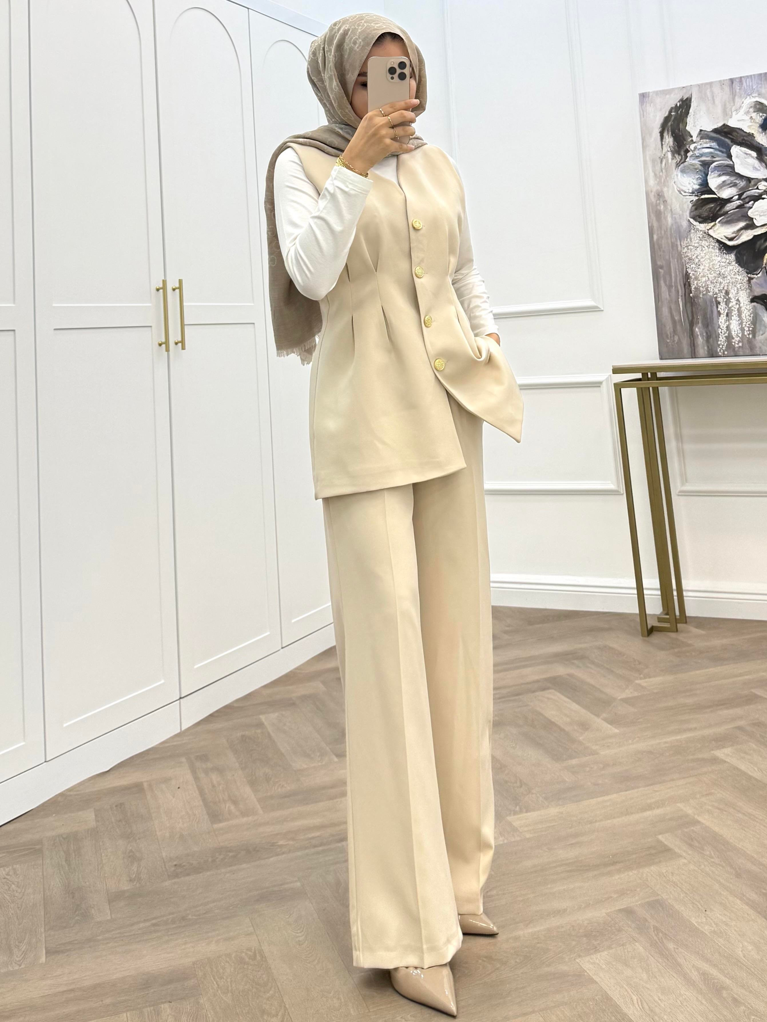 GOLD DÜĞMELİ BASİC YELEKLİ TAKIM TAŞ