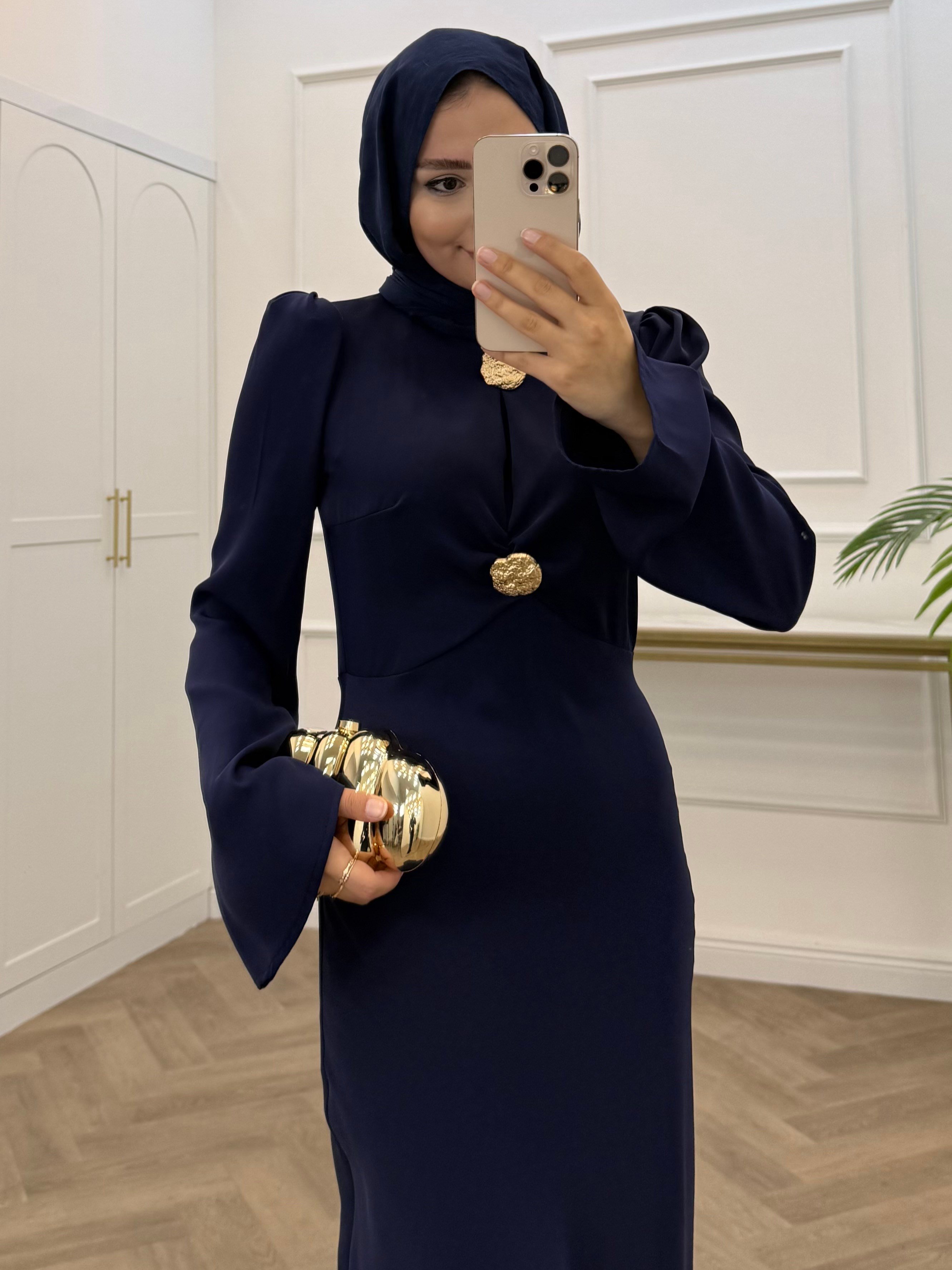GOLD DÜĞMELİ SATEN ELBİSE LACİVERT