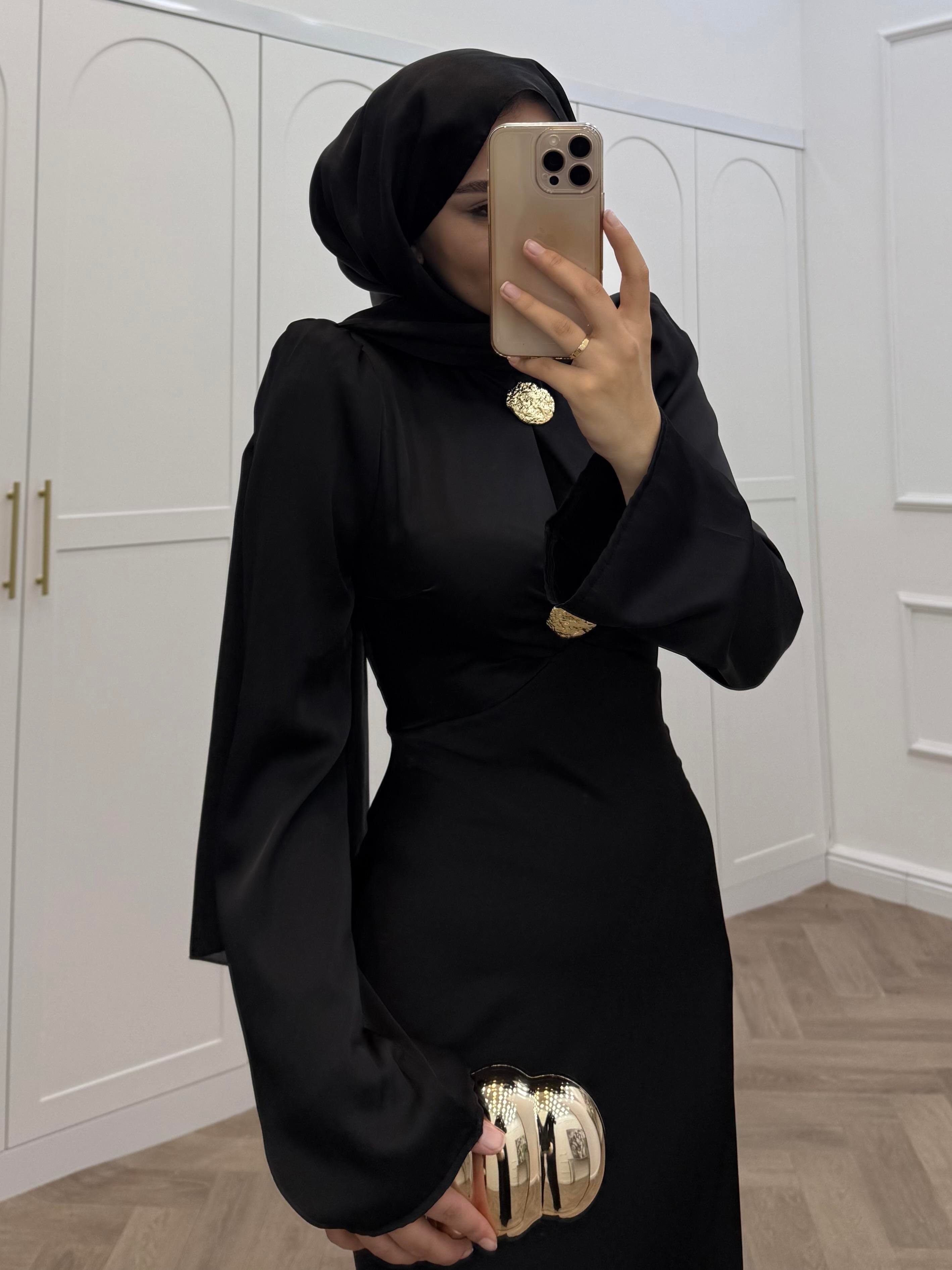 GOLD DÜĞMELİ SATEN ELBİSE