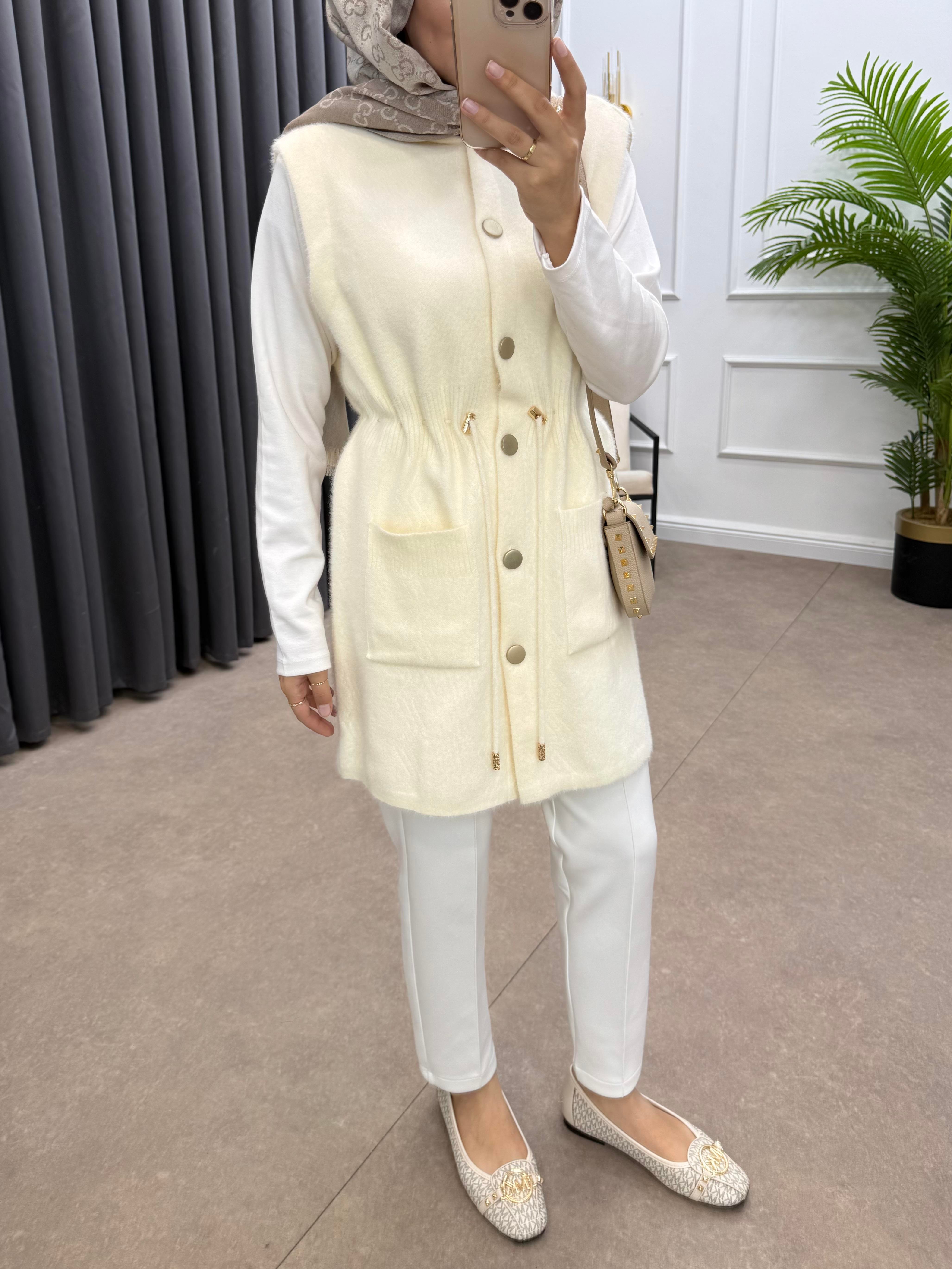 GOLD DÜĞMELİ YÜN YELEK KREM