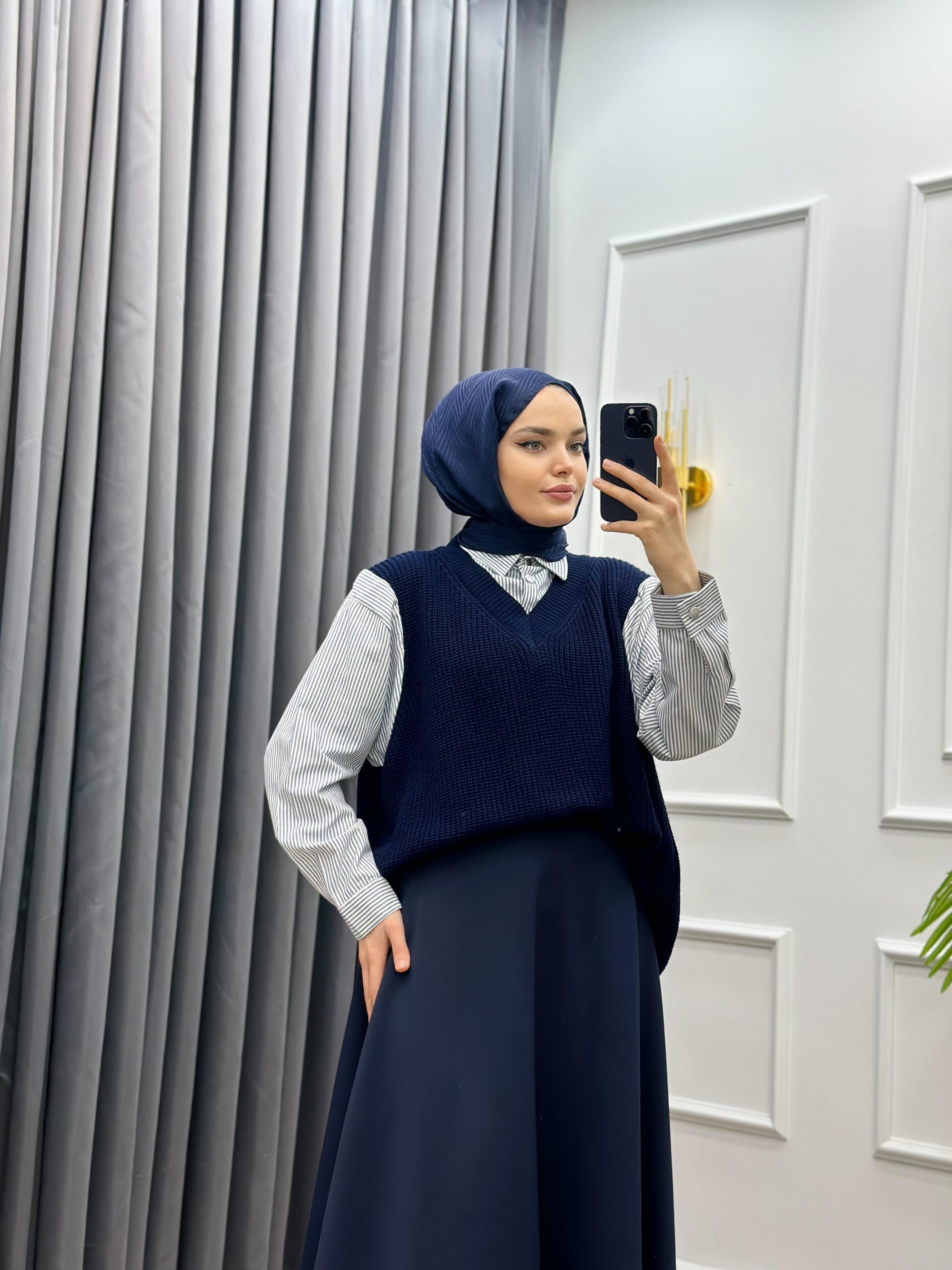 GÖMLEKLİ SÜVETER KAZAK LACİVERT 