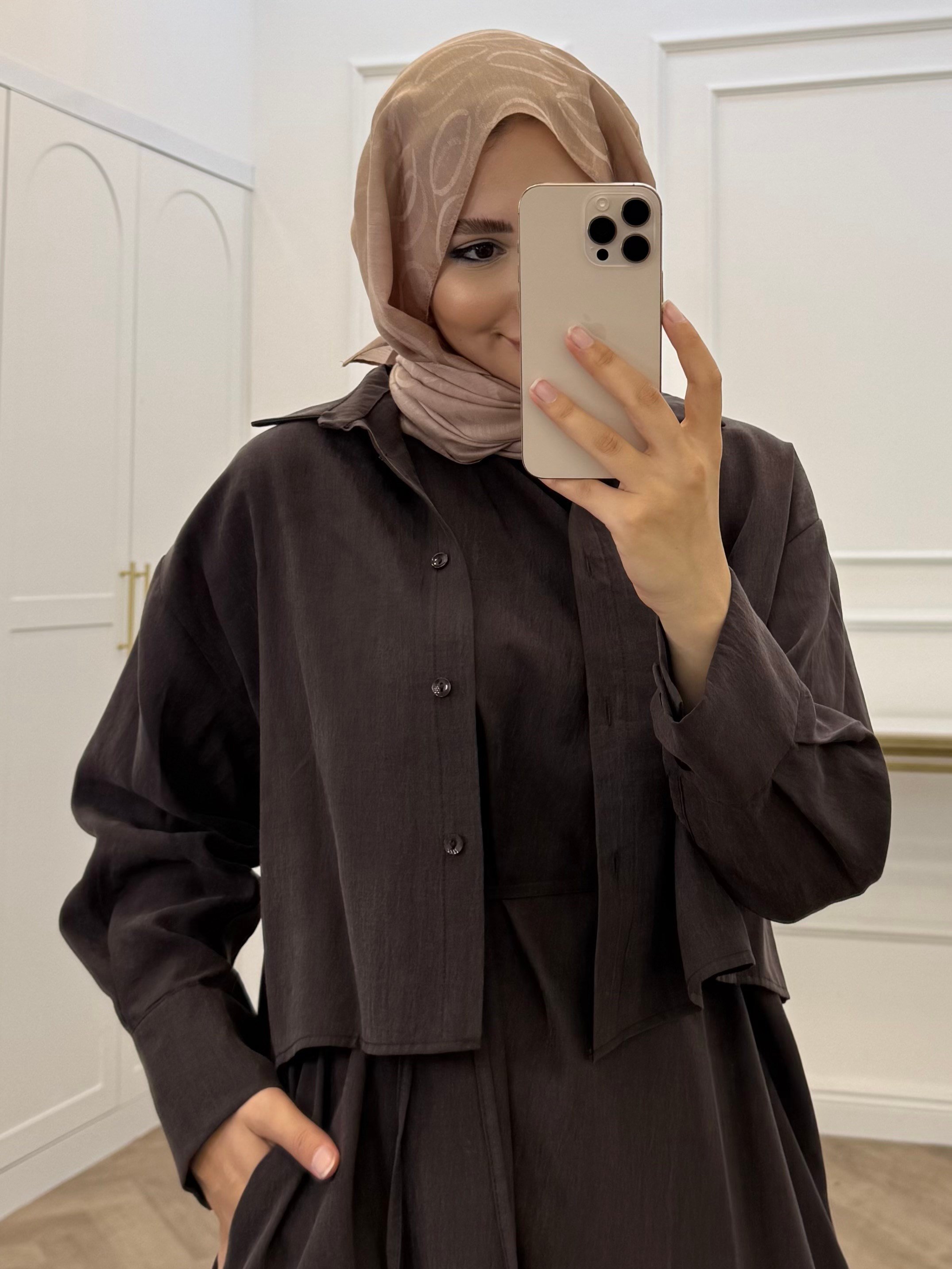 GÖMLEKLİ TAKIM ELBİSE KAHVE