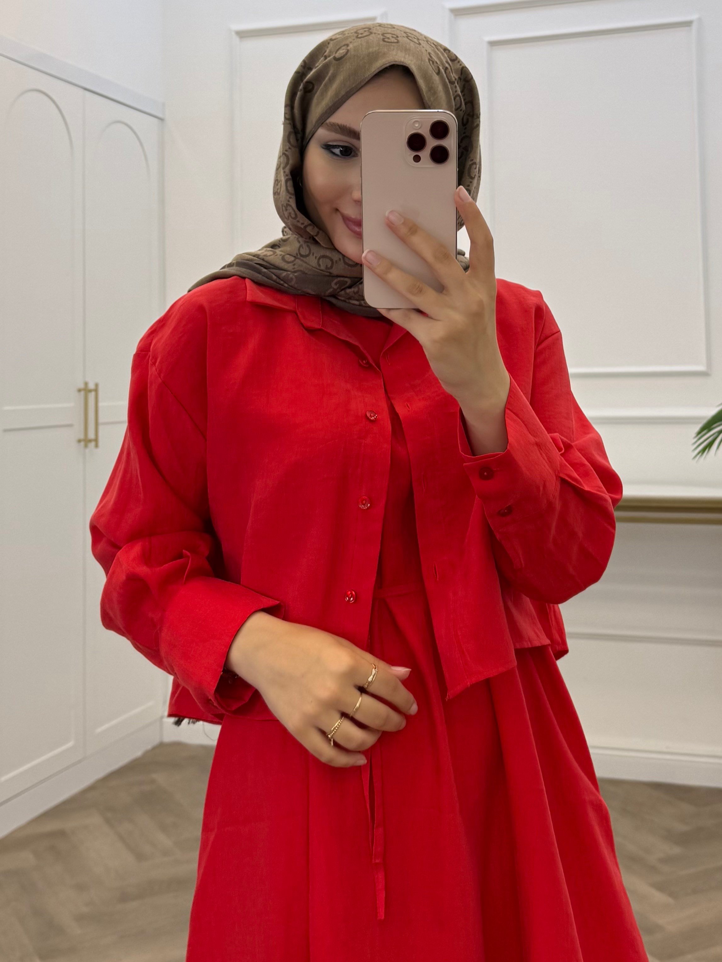 GÖMLEKLİ TAKIM ELBİSE KIRMIZI