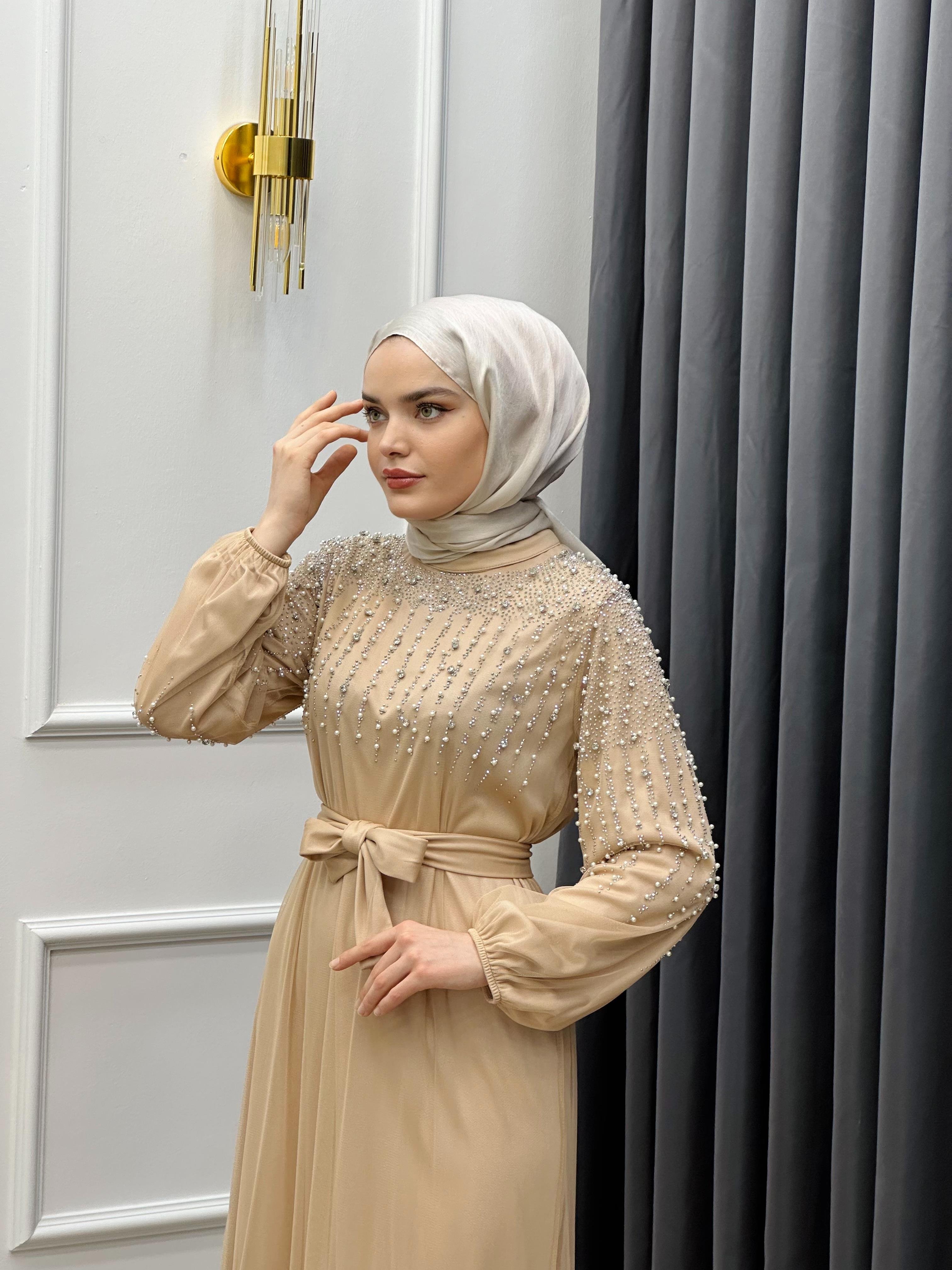 İNCİ DETAYLI TÜL ELBİSE BEJ