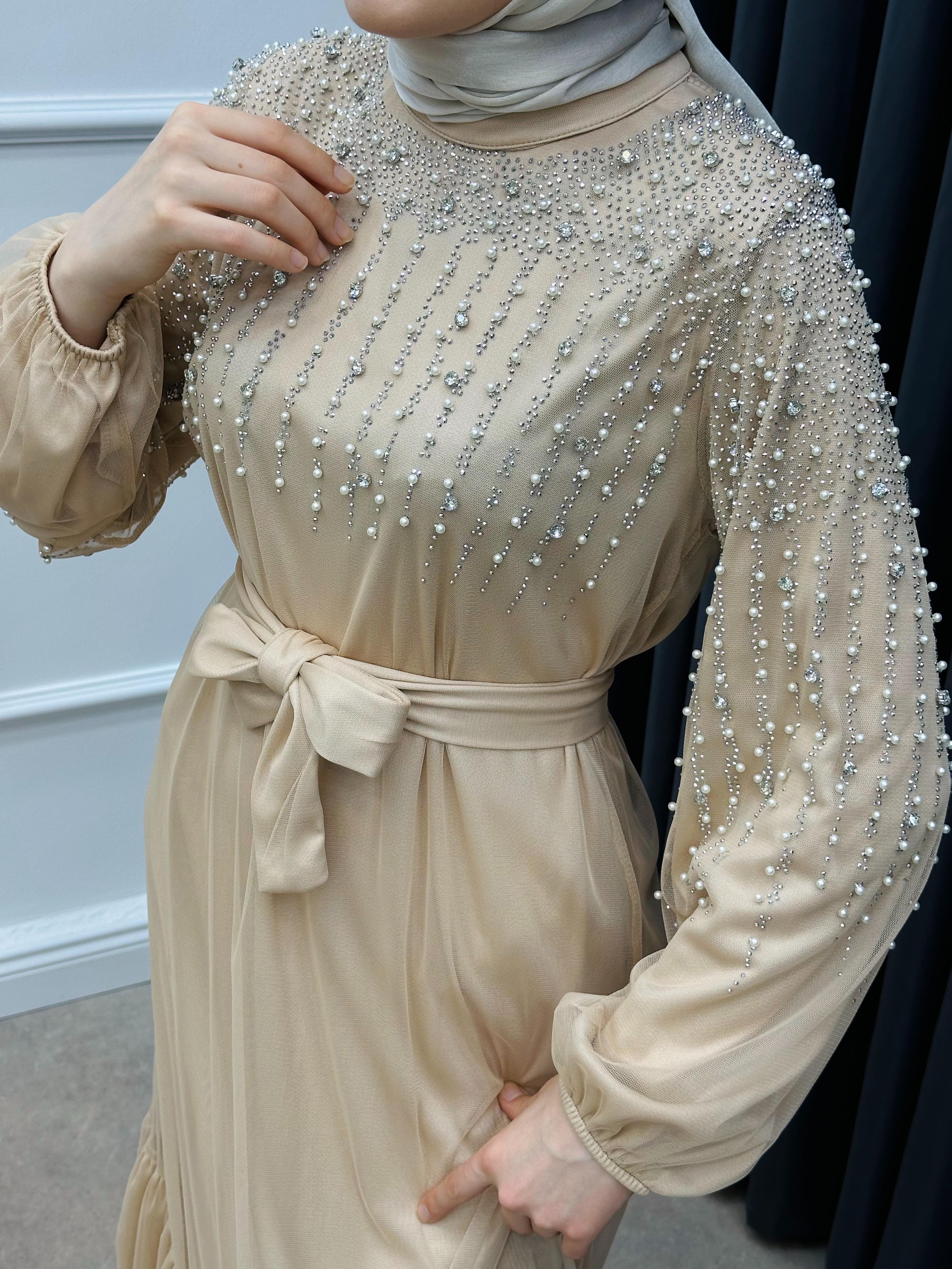 İNCİ DETAYLI TÜL ELBİSE BEJ