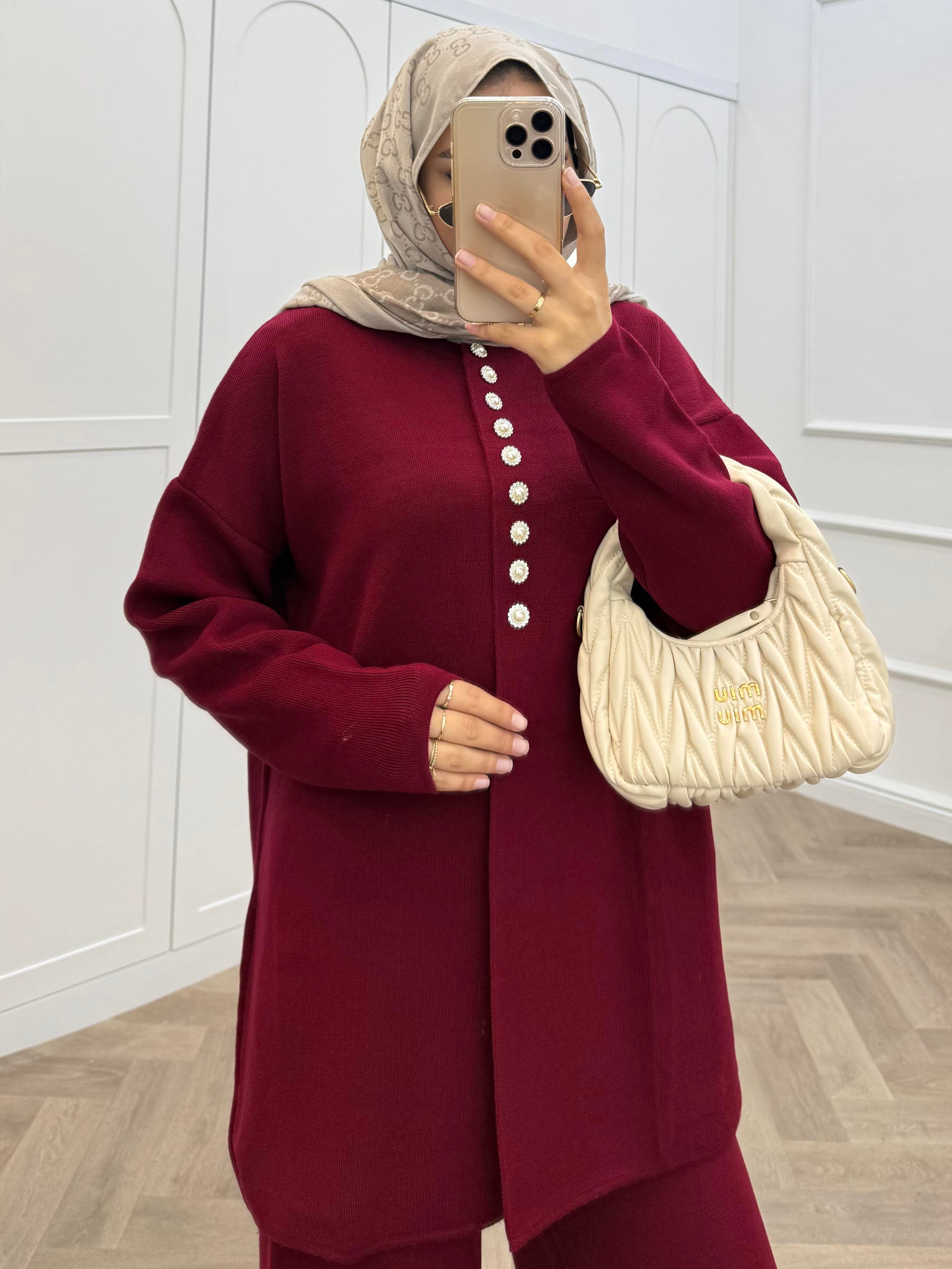 İNCİ DÜĞMELİ TRİKO TAKIM BORDO