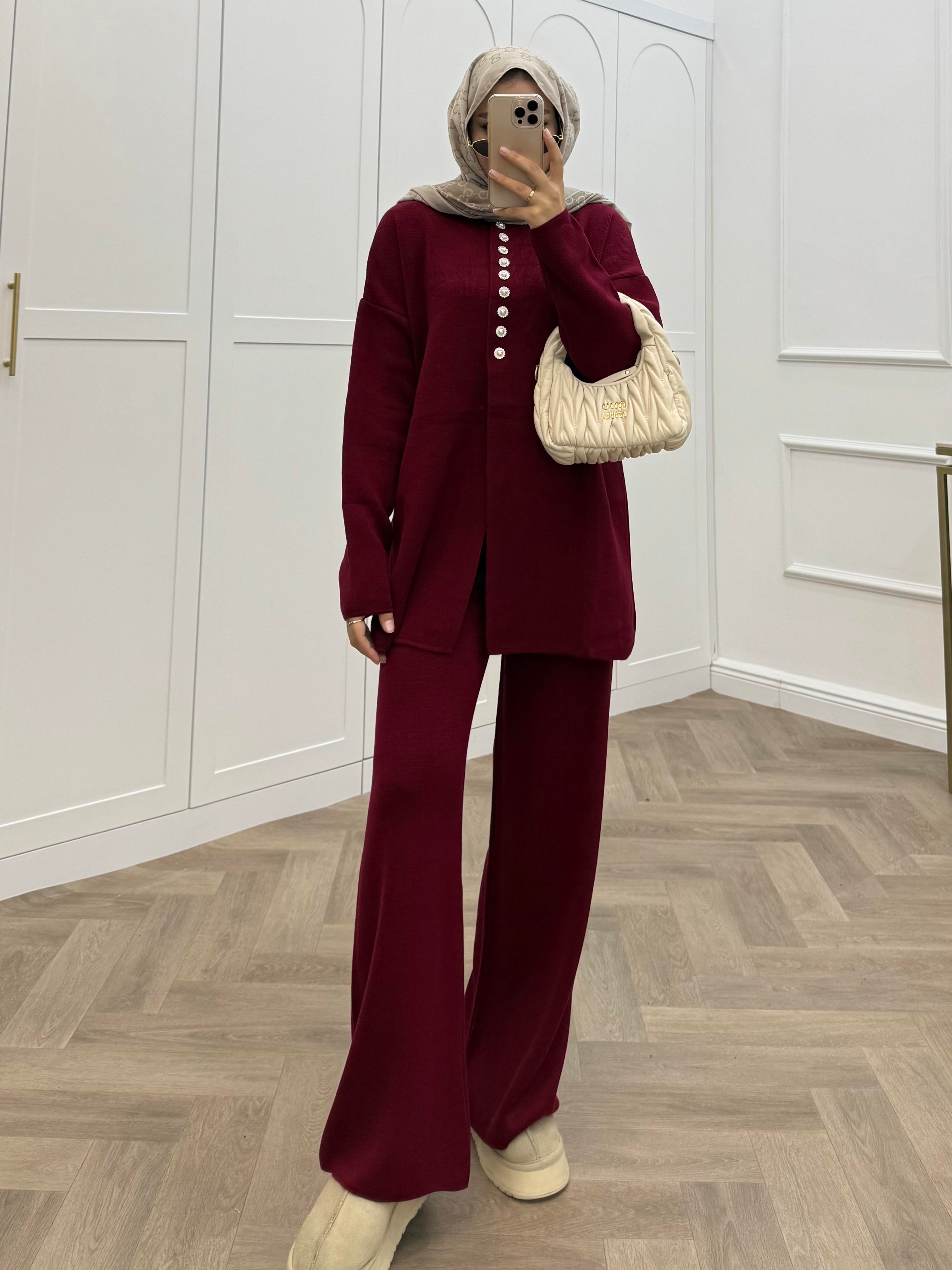 İNCİ DÜĞMELİ TRİKO TAKIM BORDO