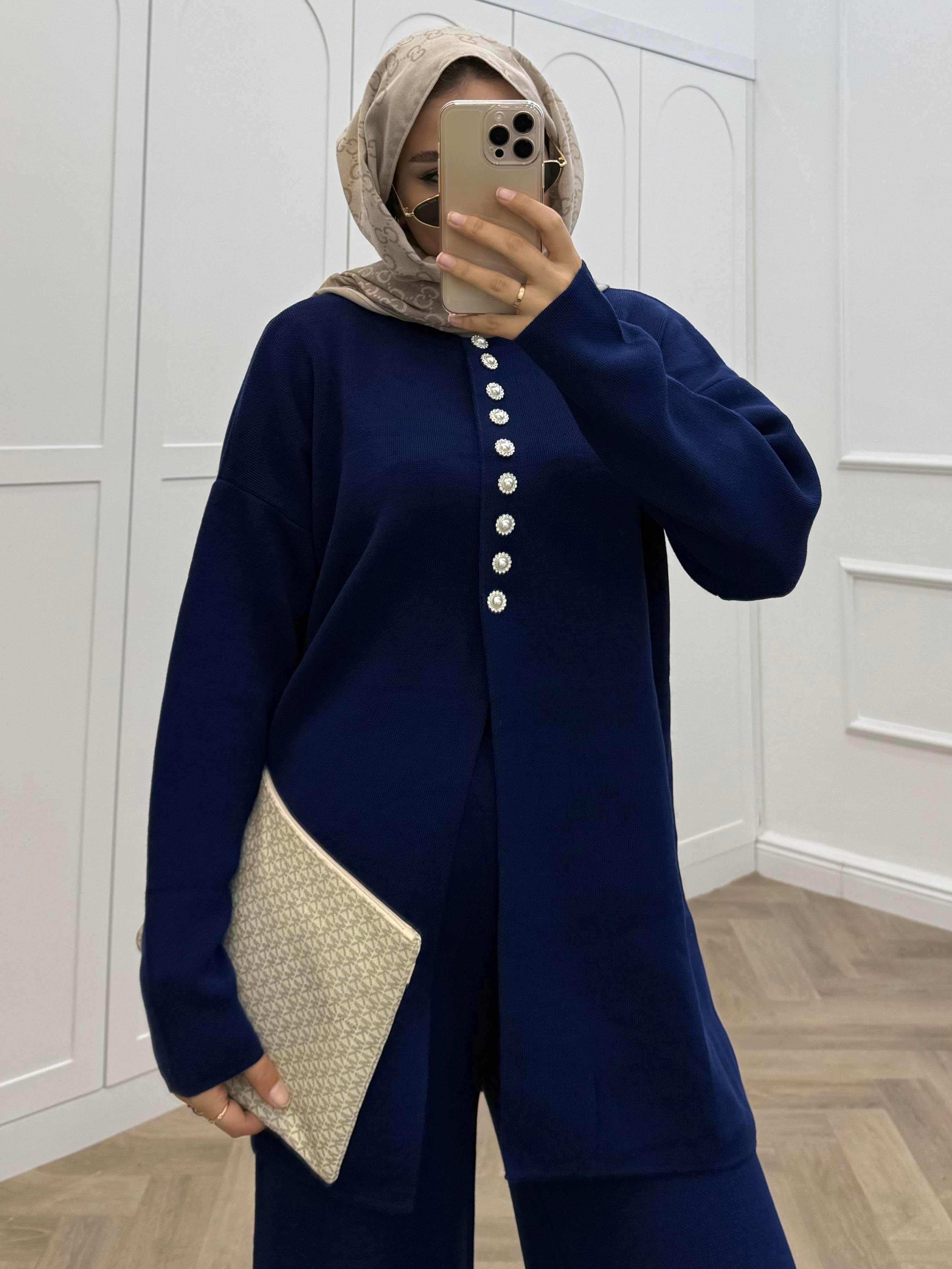 İNCİ DÜĞMELİ TRİKO TAKIM LACİVERT