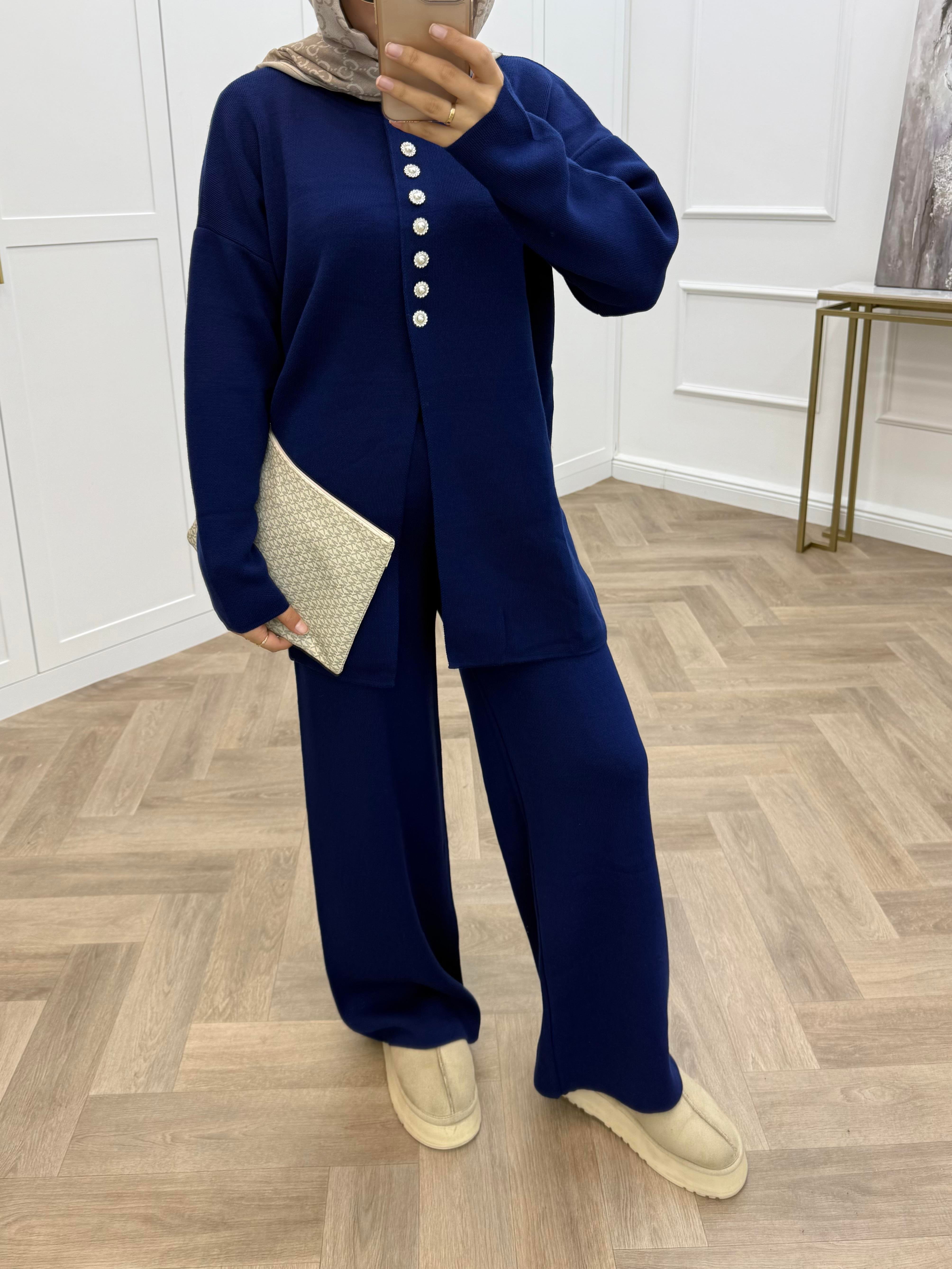 İNCİ DÜĞMELİ TRİKO TAKIM LACİVERT