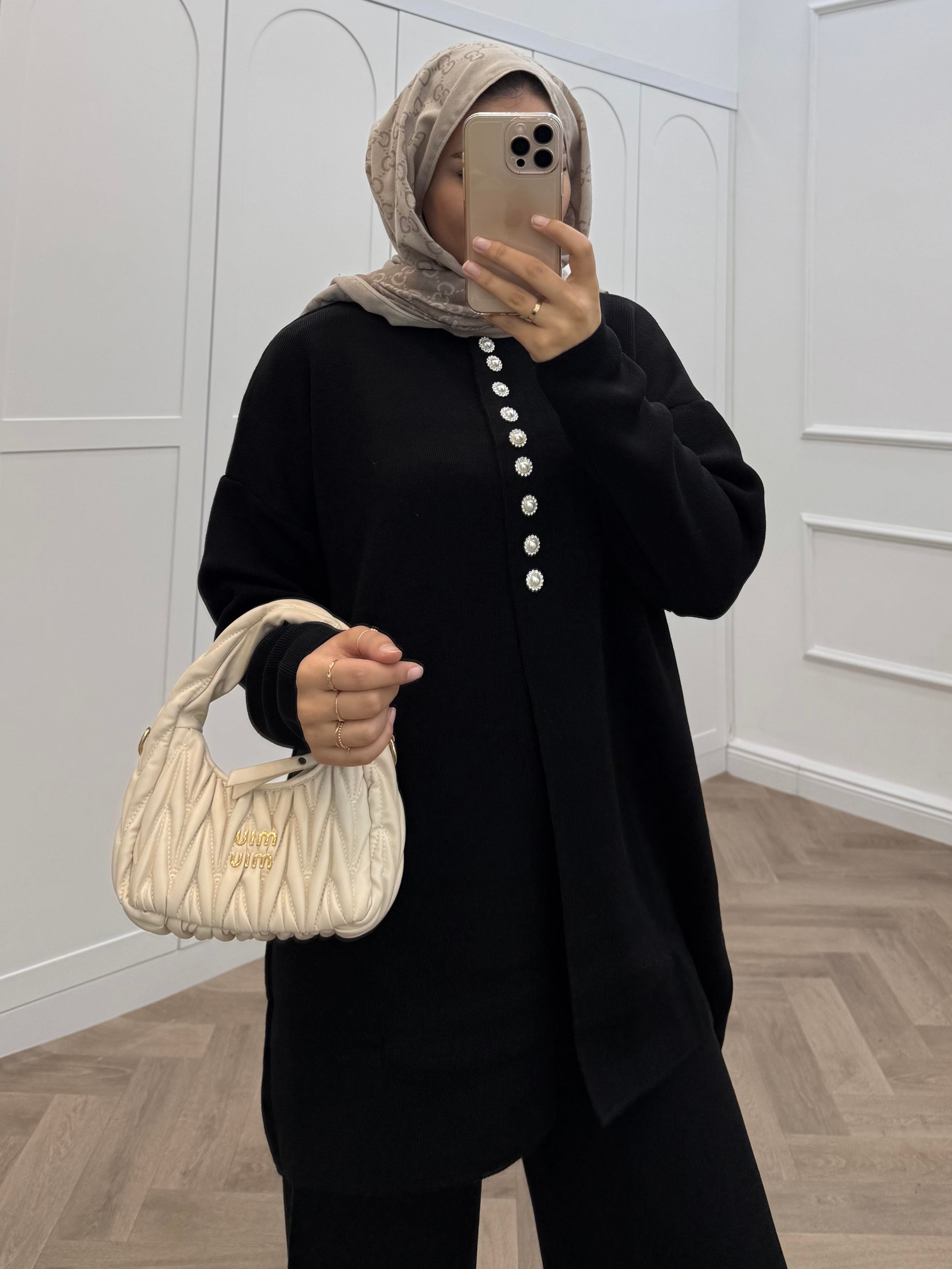 İNCİ DÜĞMELİ TRİKO TAKIM SİYAH