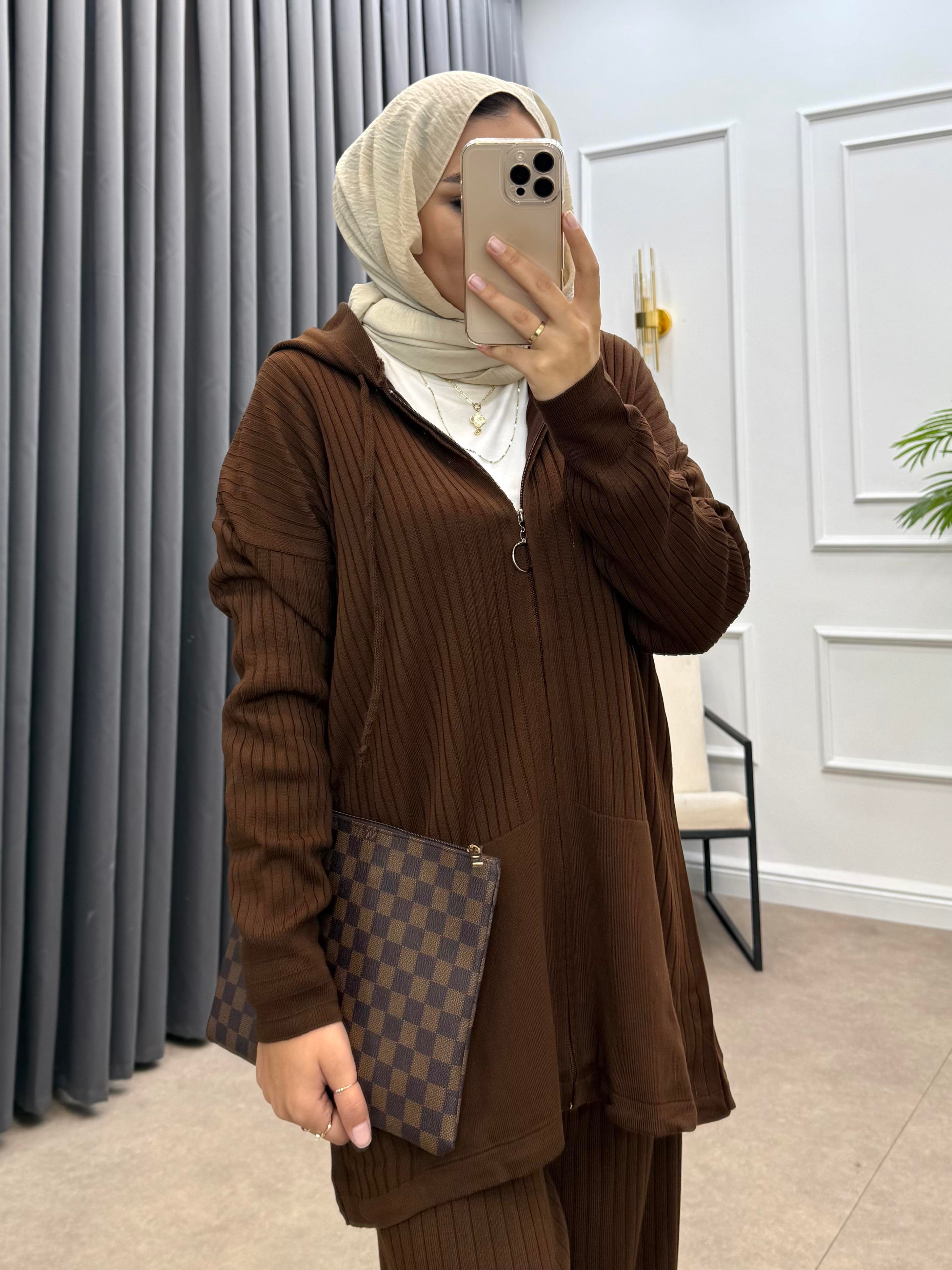 KAPÜŞONLU CEPLİ TRİKO TAKIM KAHVE