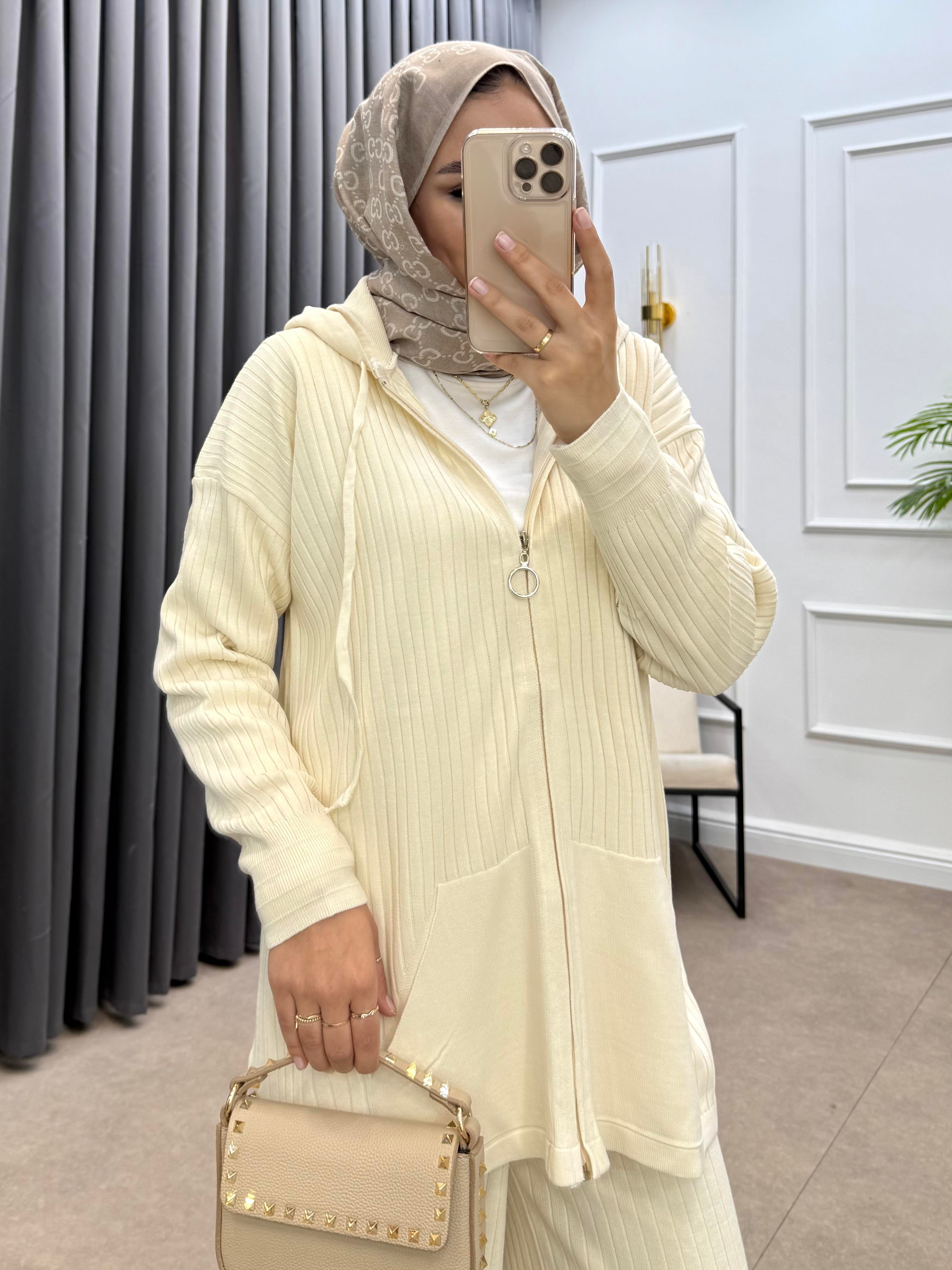 KAPÜŞONLU CEPLİ TRİKO TAKIM KREM