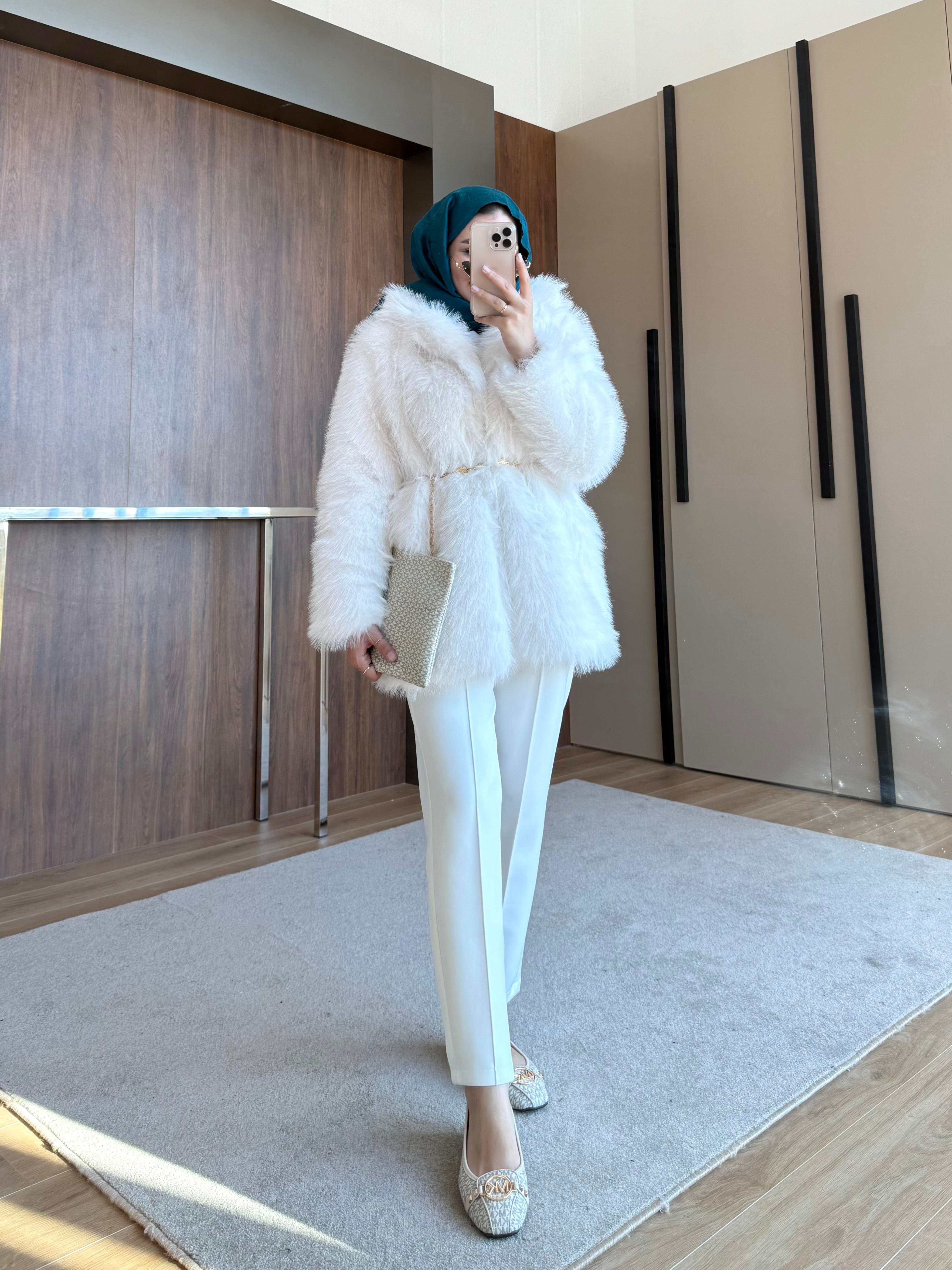 KEMER BEL DETAYLI ŞAL YAKA KÜRK BEYAZ