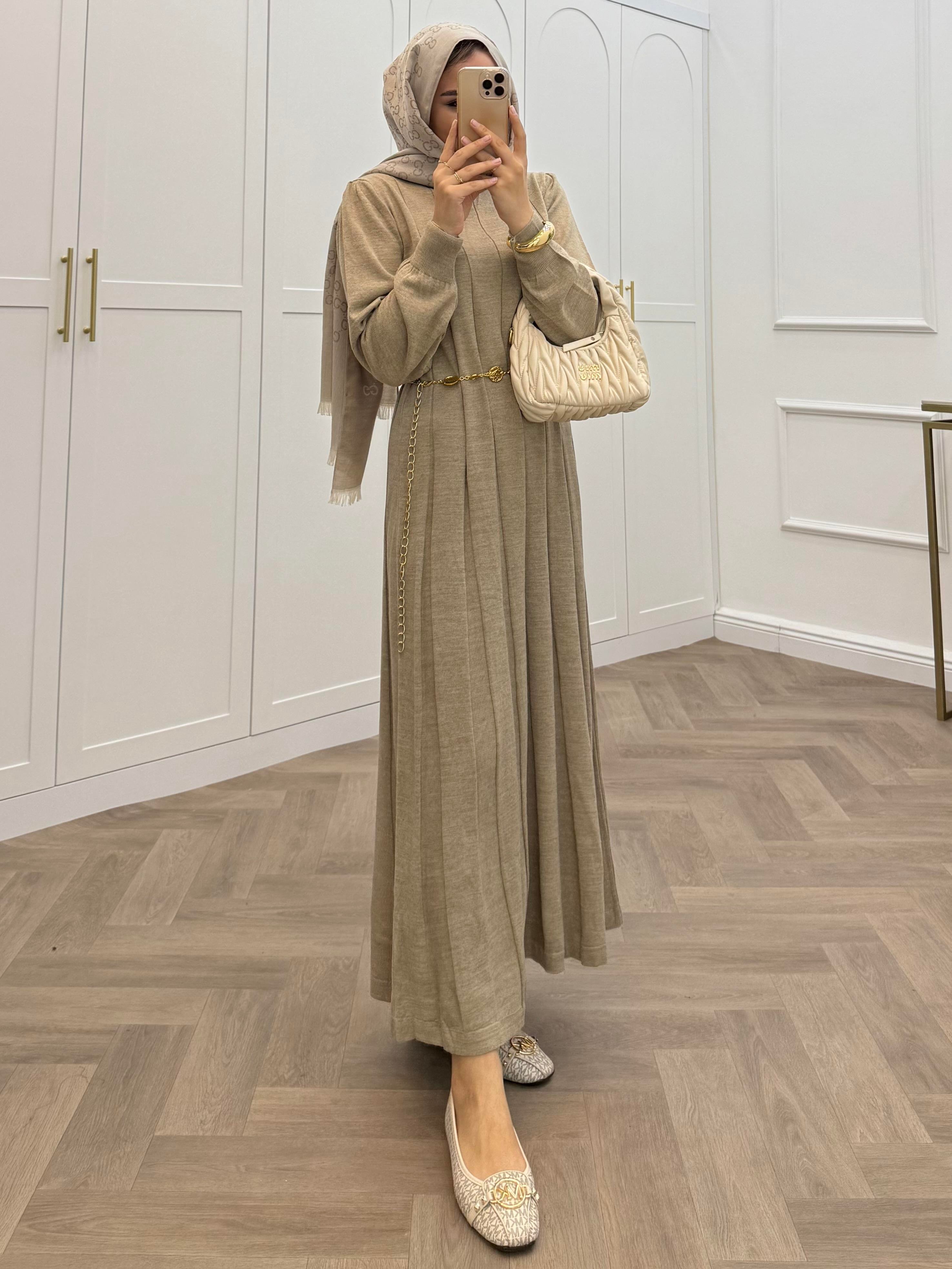 KENDİNDEN ŞERİTLİ TRİKO ELBİSE BEJ