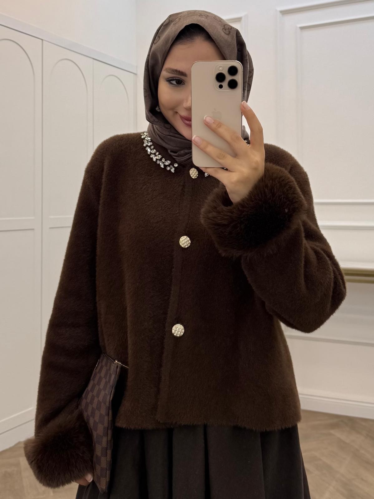 KOL KÜRKLÜ YAKA TAŞLI ANGORA HIRKA  KAHVE