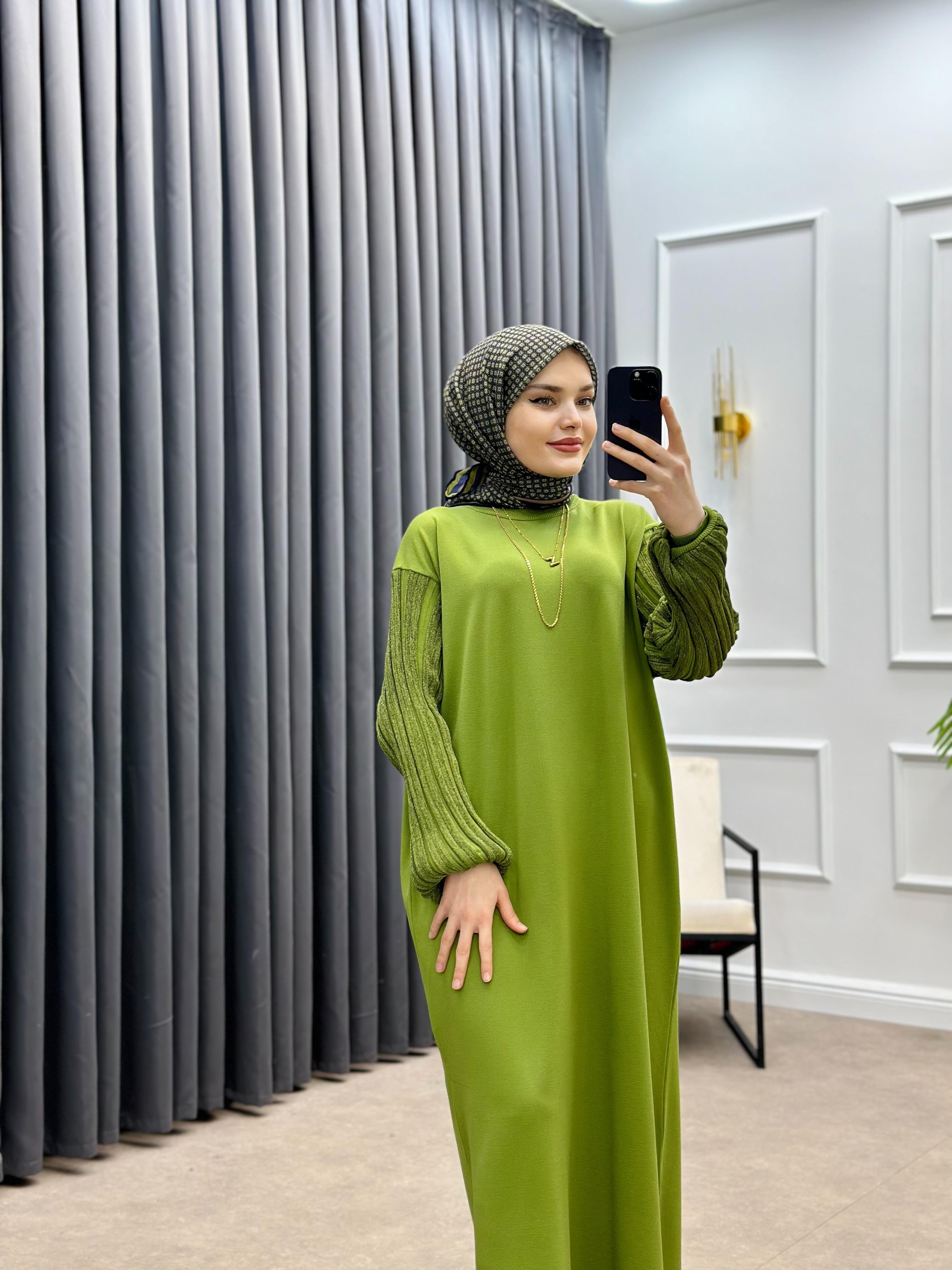 KOLLARI ŞERİT DETAYLI ELBİSE 