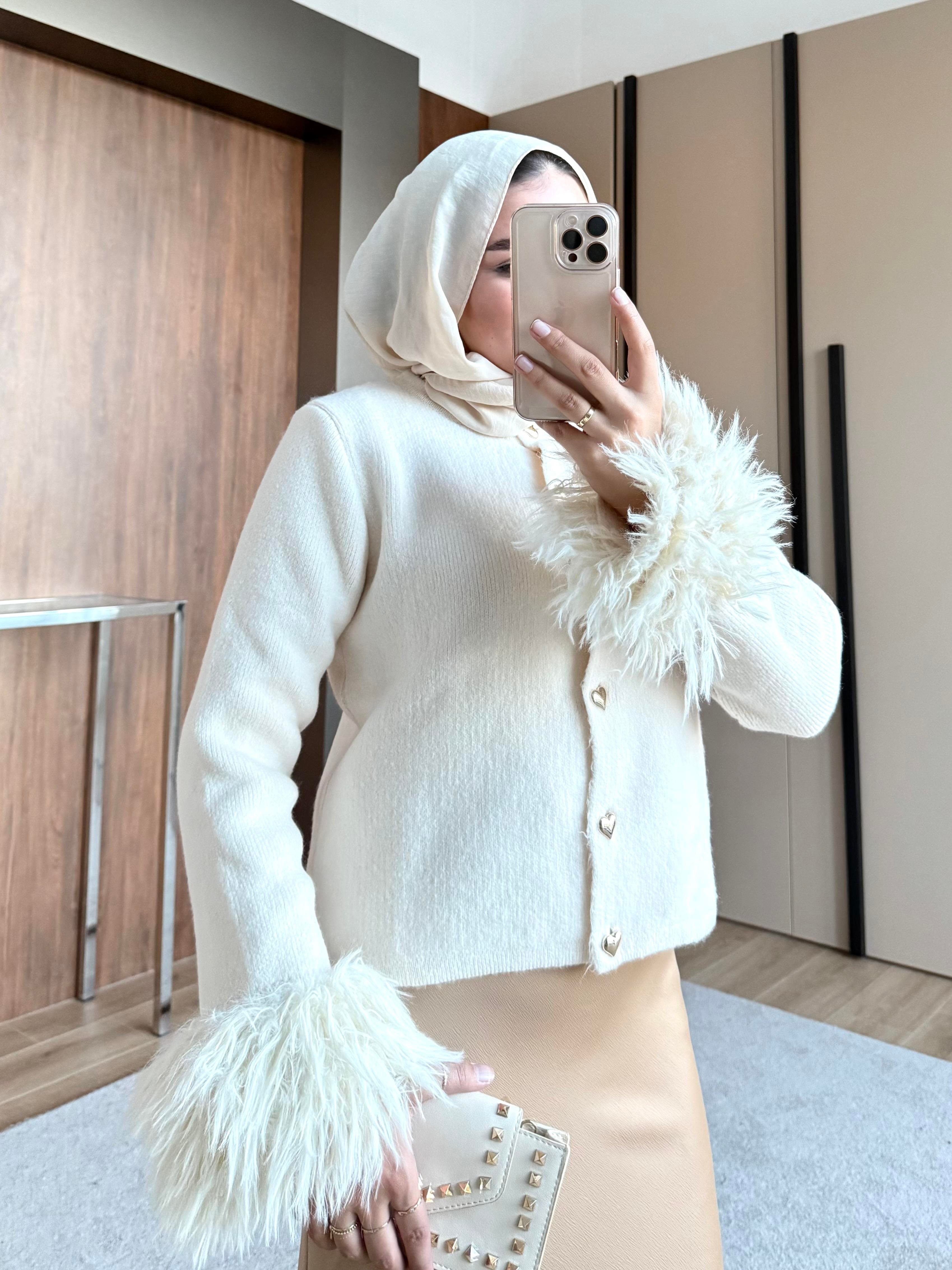 KOLU SAÇAKLI HIRKA TAŞ