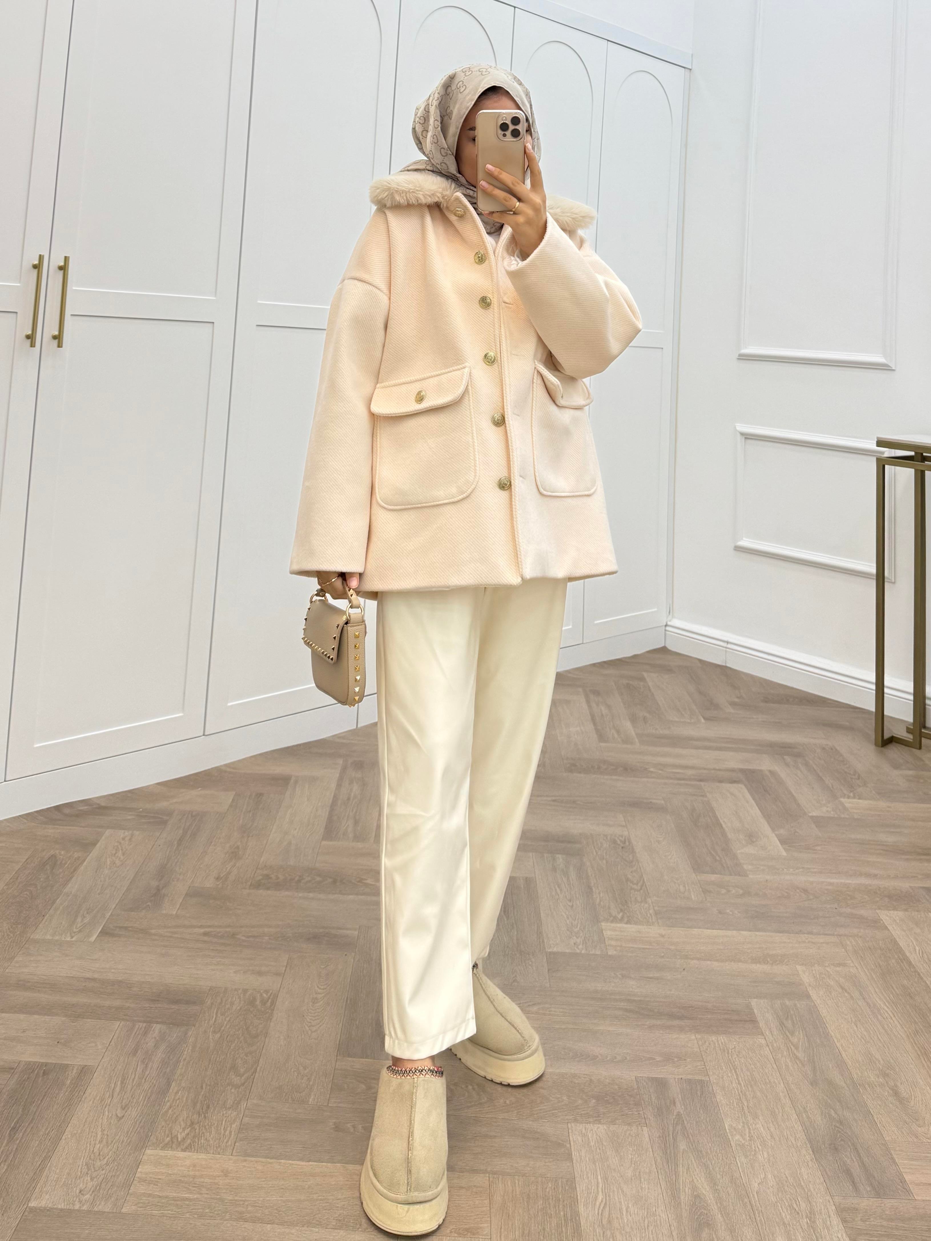 KÜRK YAKA GOLD DÜĞMELİ CEKET TAŞ