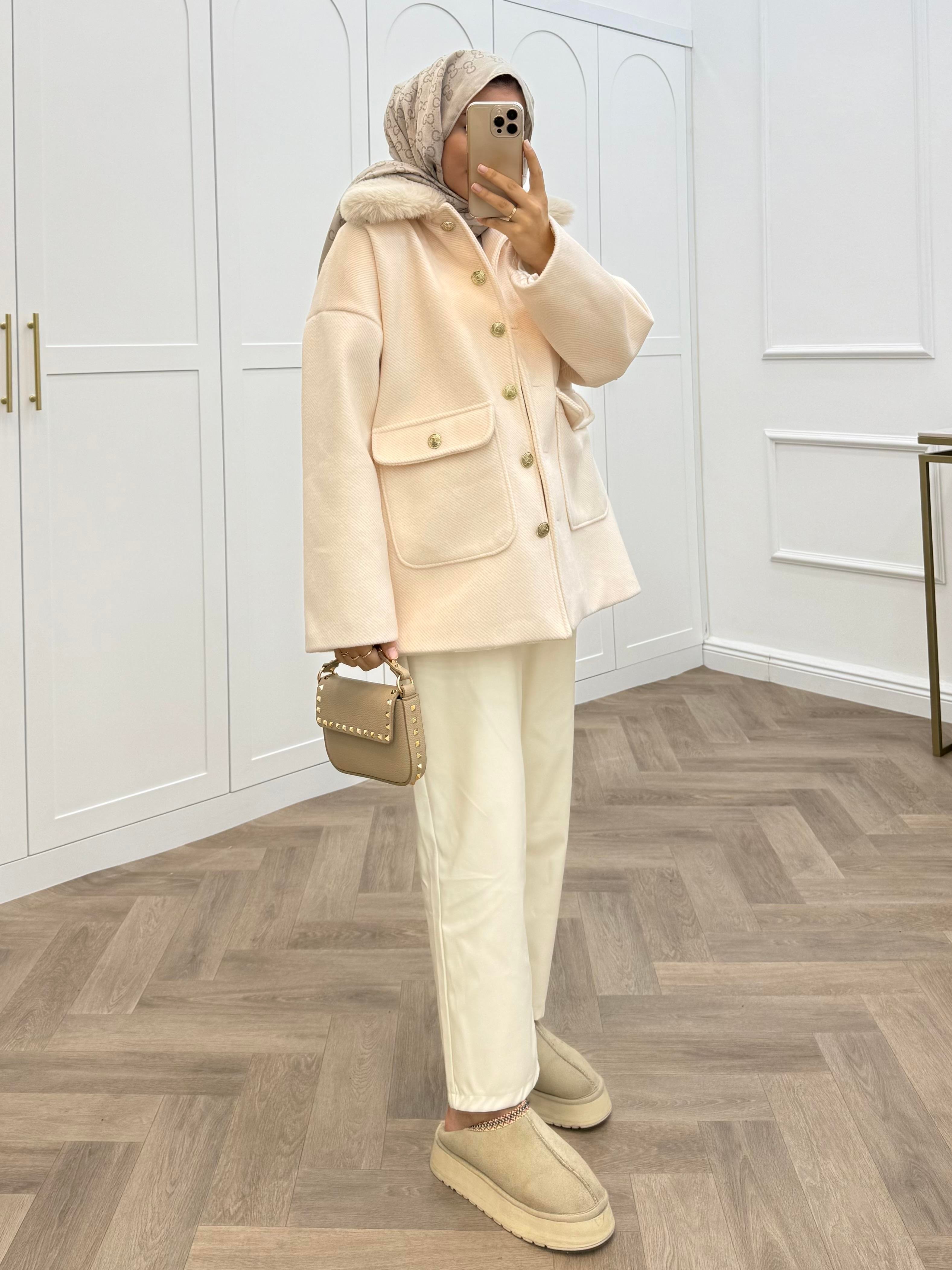 KÜRK YAKA GOLD DÜĞMELİ CEKET TAŞ