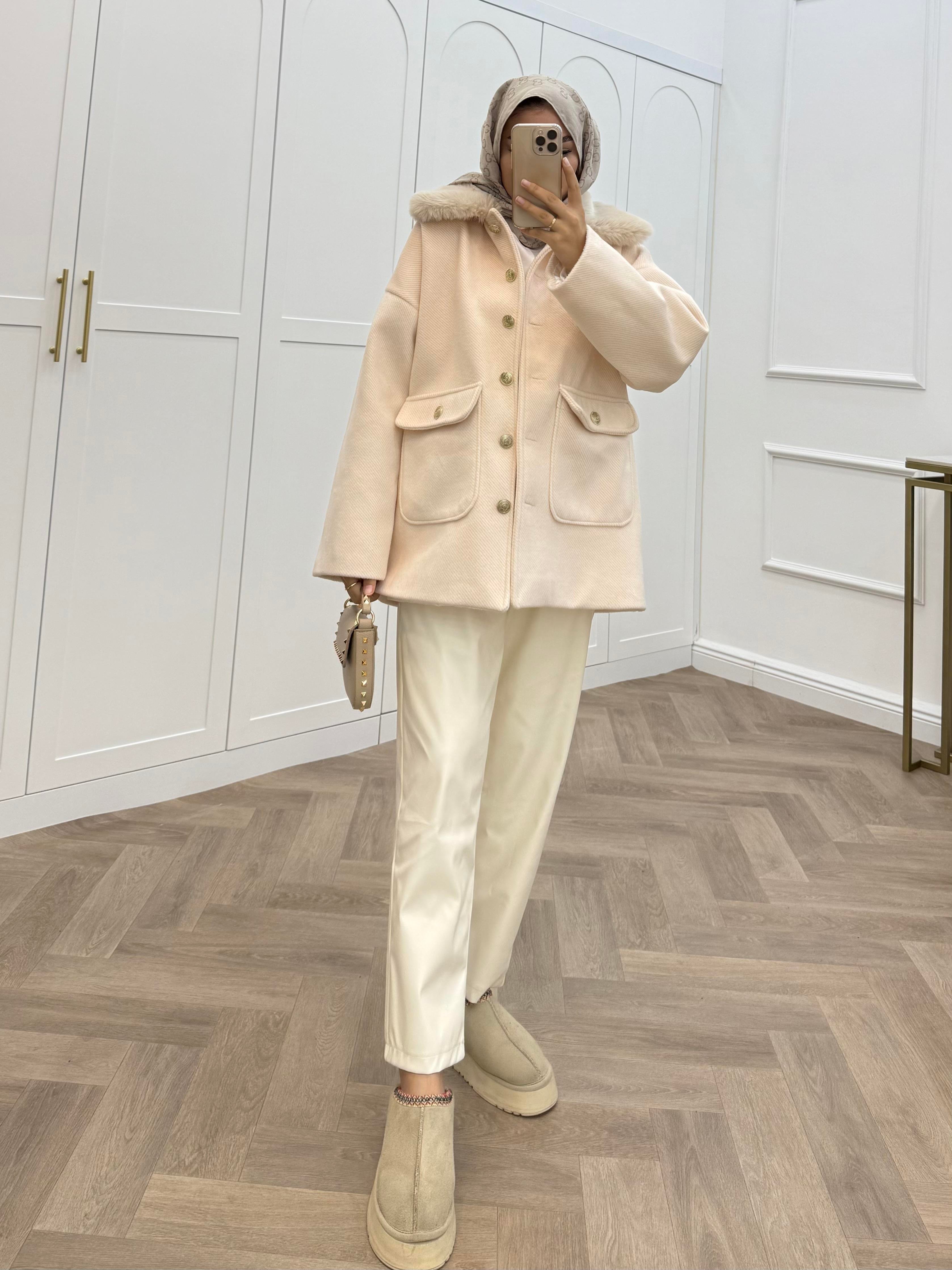 KÜRK YAKA GOLD DÜĞMELİ CEKET TAŞ