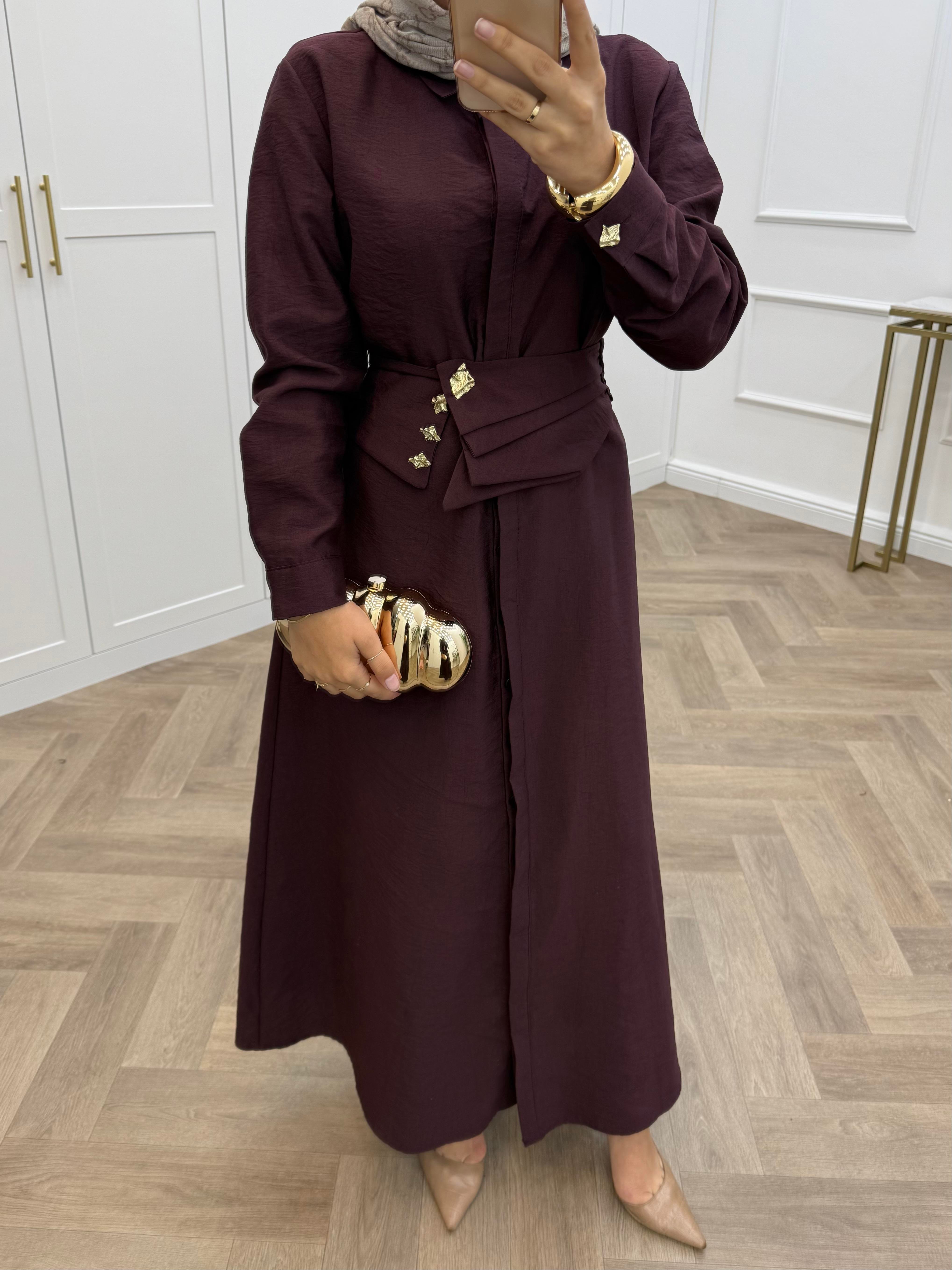 LASTİK KEMERLİ ÖNÜ DÜĞMELİ ELBİSE BORDO